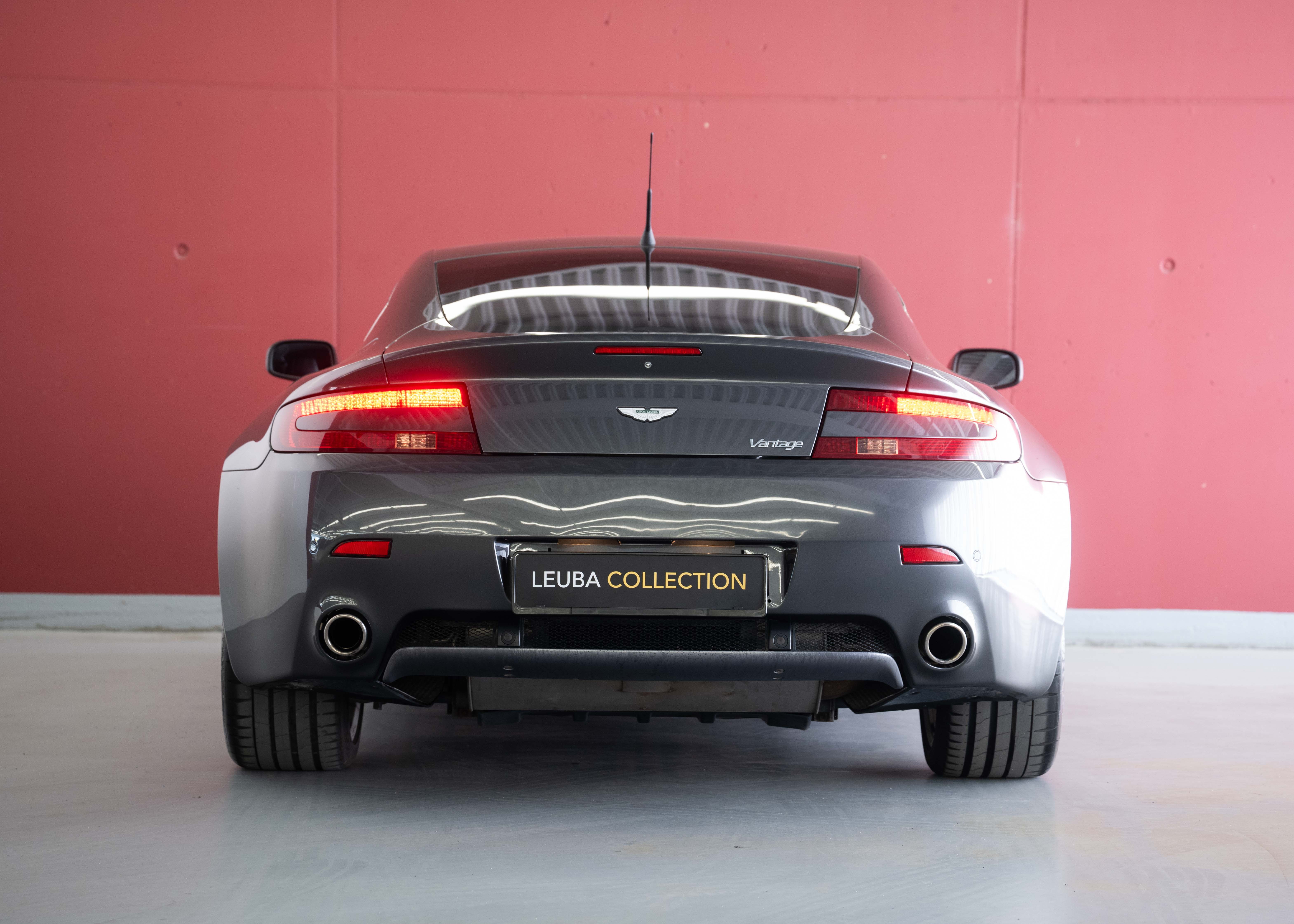 Image ASTON-MARTIN V8-VANTAGE V8 Vantage 4.3 Manual transmission (Swiss car, 1st hand, full Aston Martin service history)