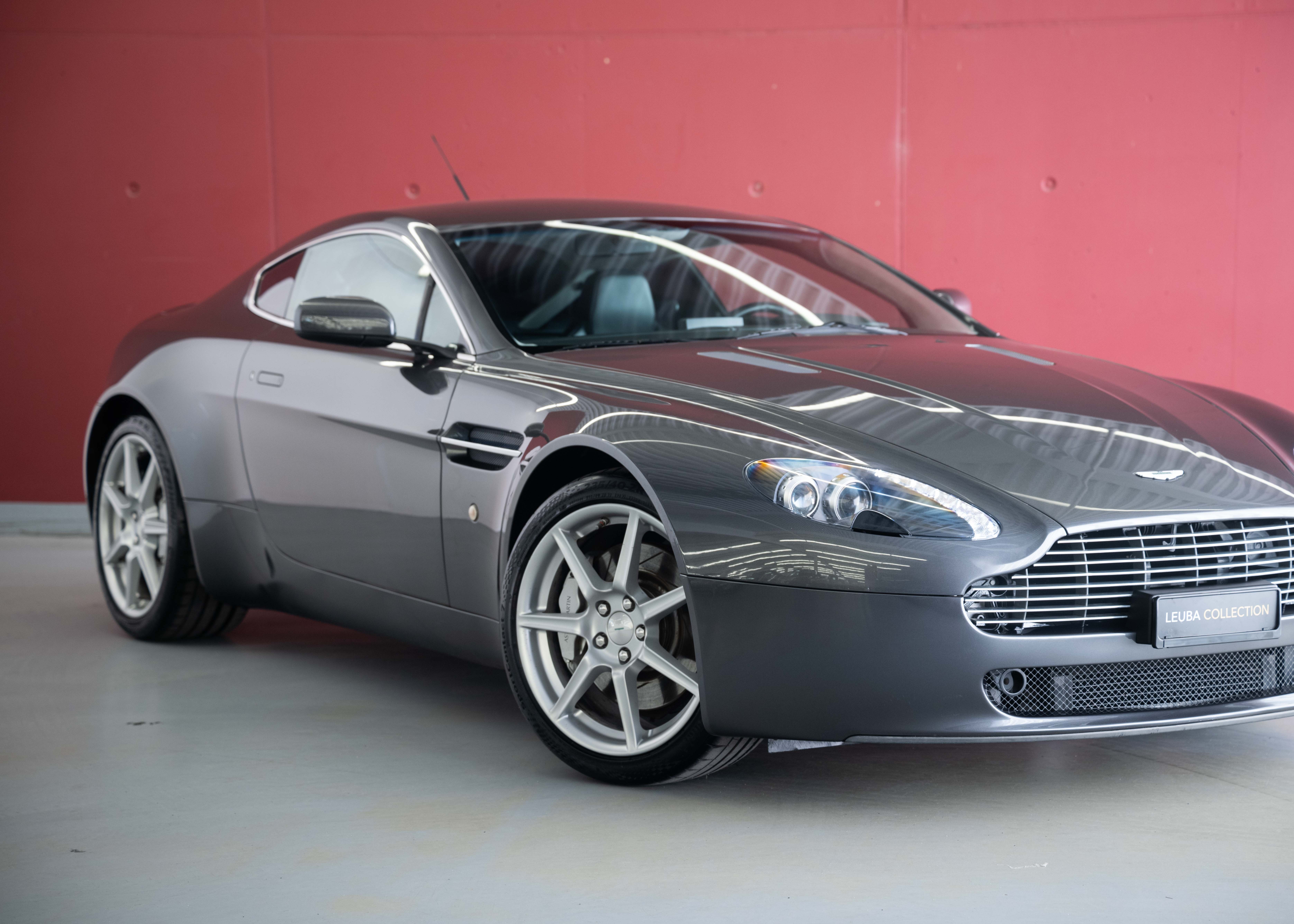 Image ASTON-MARTIN V8-VANTAGE V8 Vantage 4.3 Manual transmission (Swiss car, 1st hand, full Aston Martin service history)