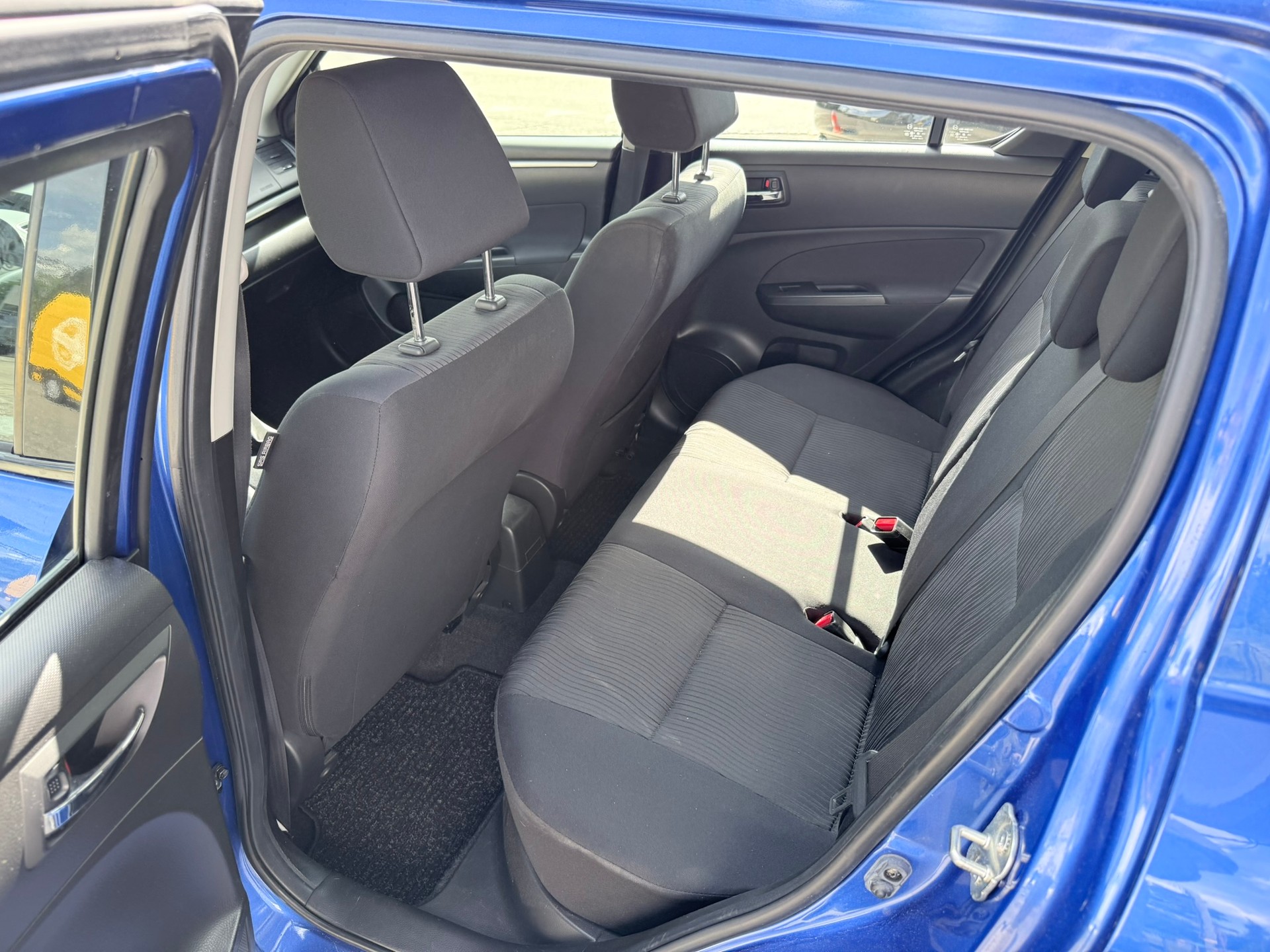 SUZUKI Swift 1.2i 16V GL Top 4x4-image-10