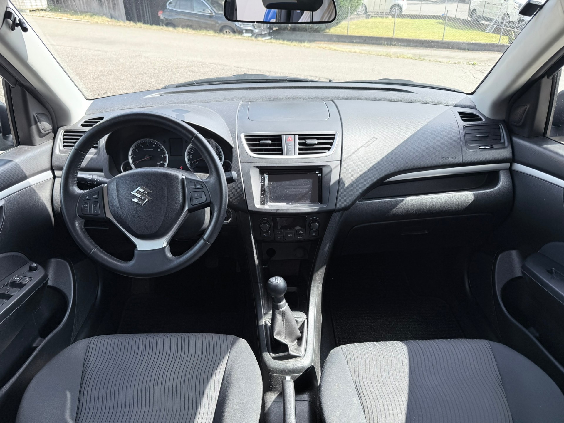 SUZUKI Swift 1.2i 16V GL Top 4x4-image-8