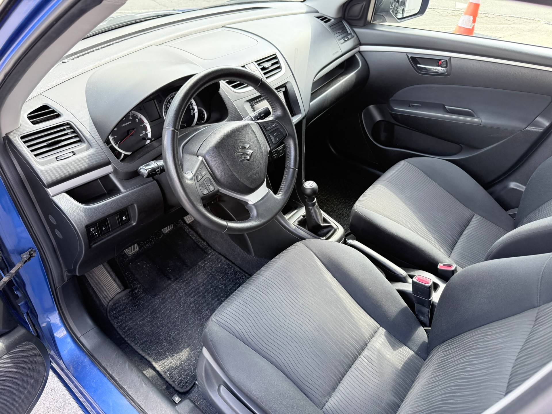 SUZUKI Swift 1.2i 16V GL Top 4x4-image-9