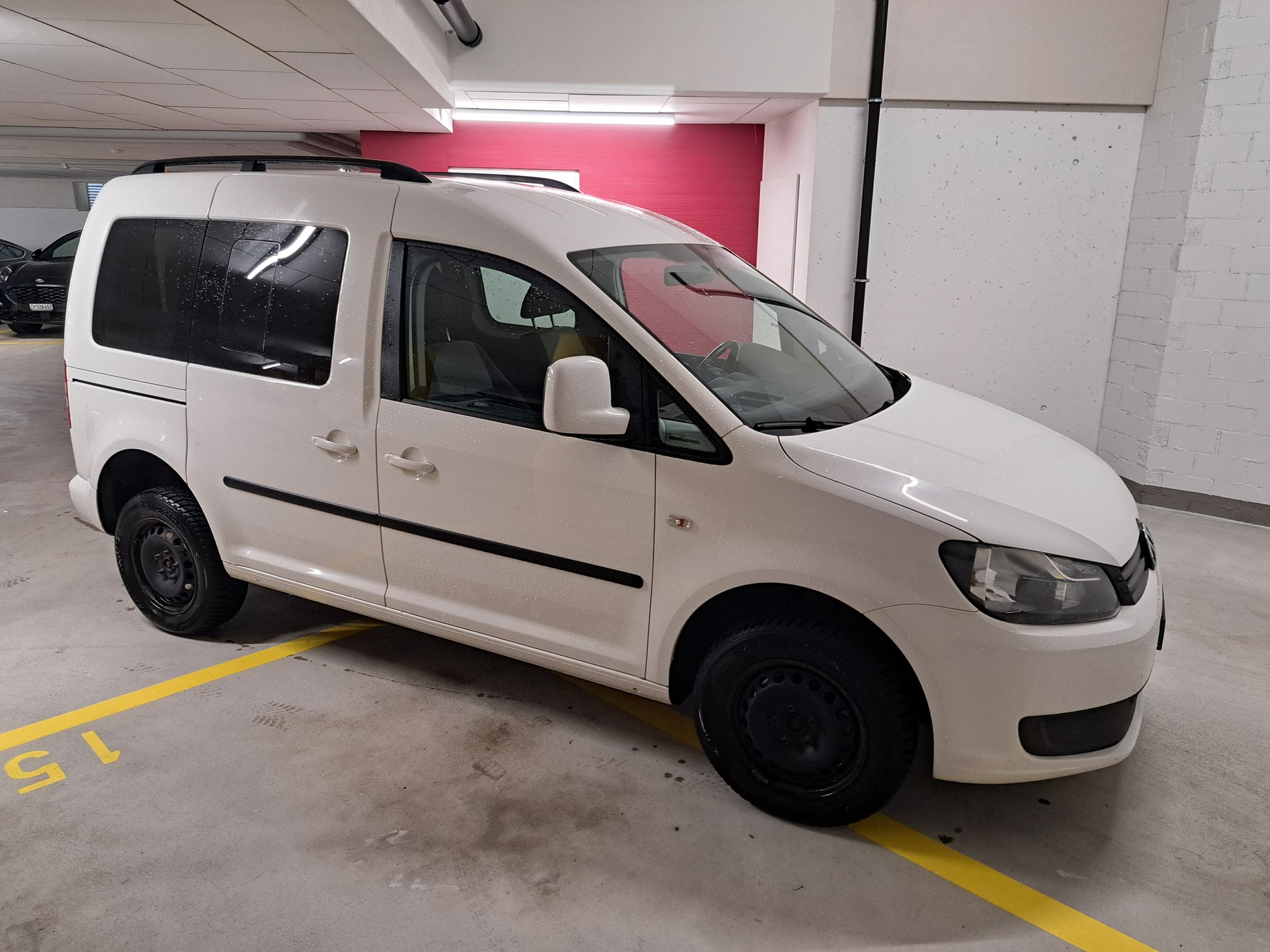 VW Caddy 2.0 TDI 110 Trendline 4Motion-image-1