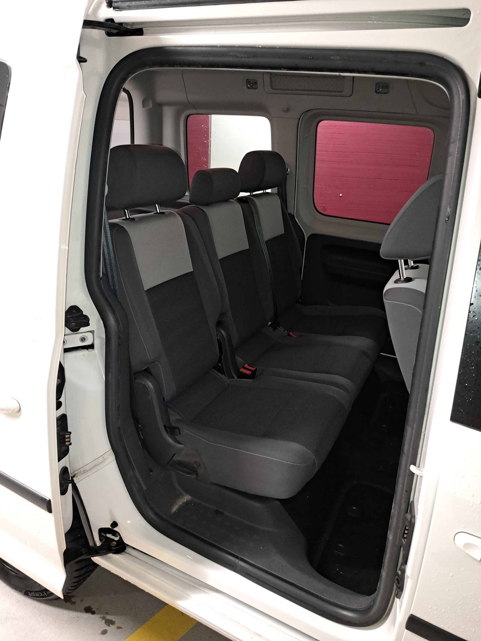 VW Caddy 2.0 TDI 110 Trendline 4Motion-image-4