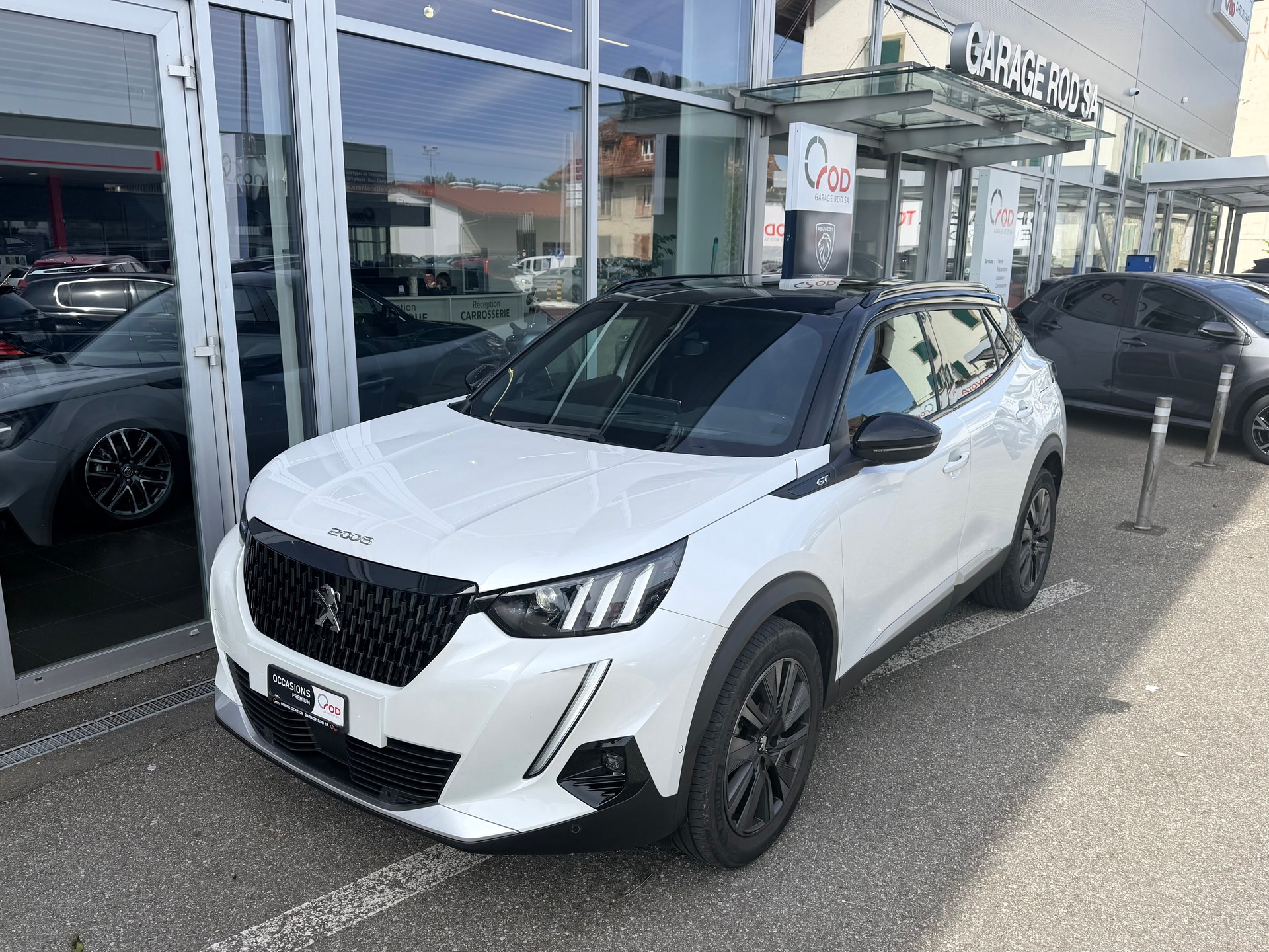 PEUGEOT 2008 1.2 PureTech GT Pack EAT8-image-0