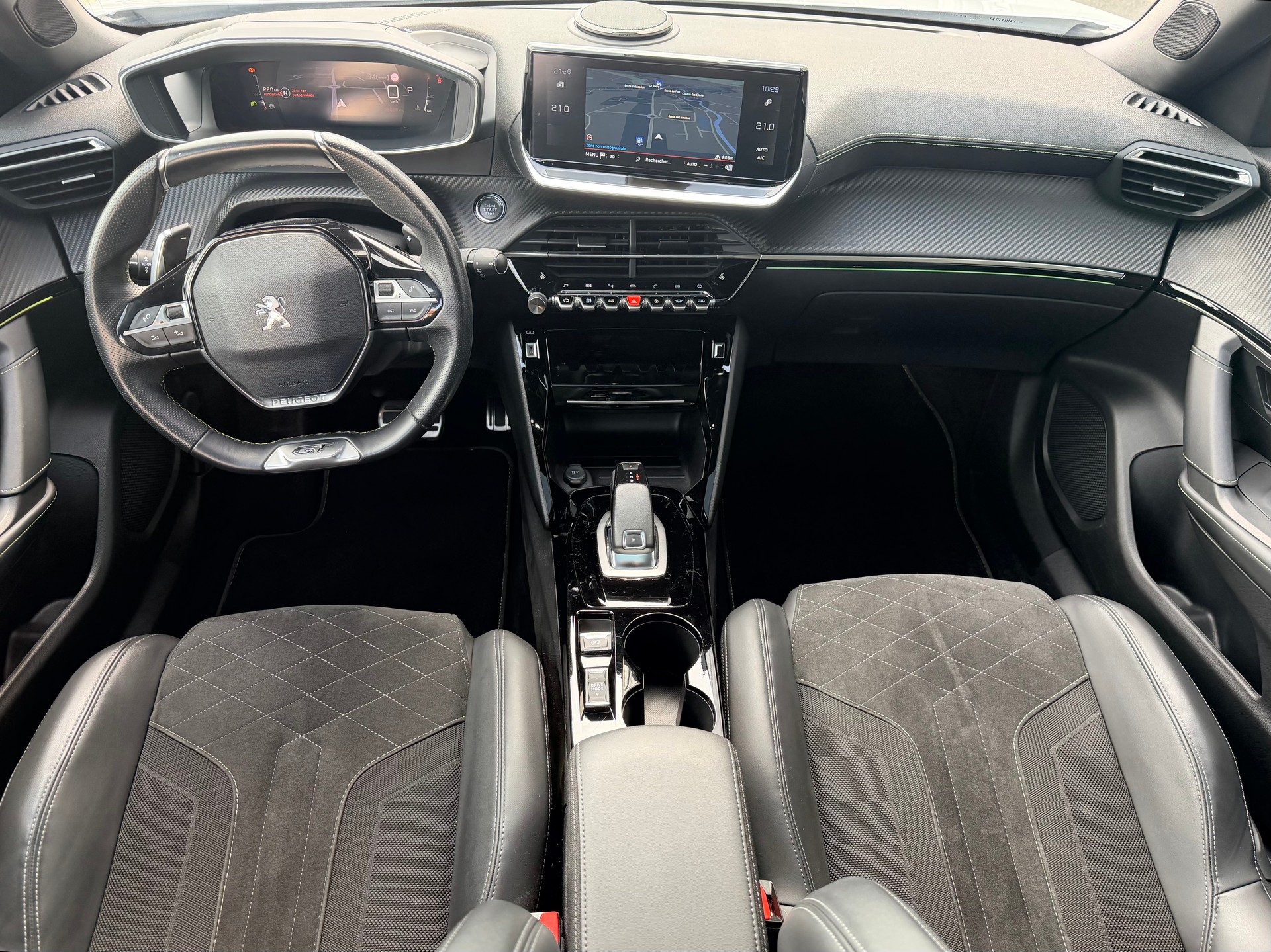 PEUGEOT 2008 1.2 PureTech GT Pack EAT8-image-10