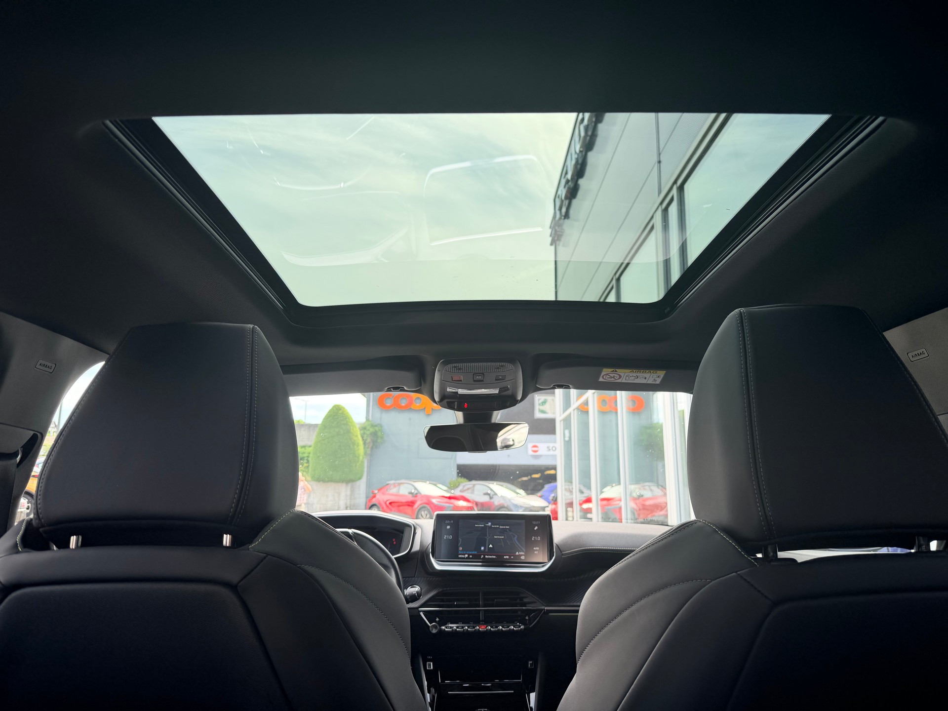 PEUGEOT 2008 1.2 PureTech GT Pack EAT8-image-9