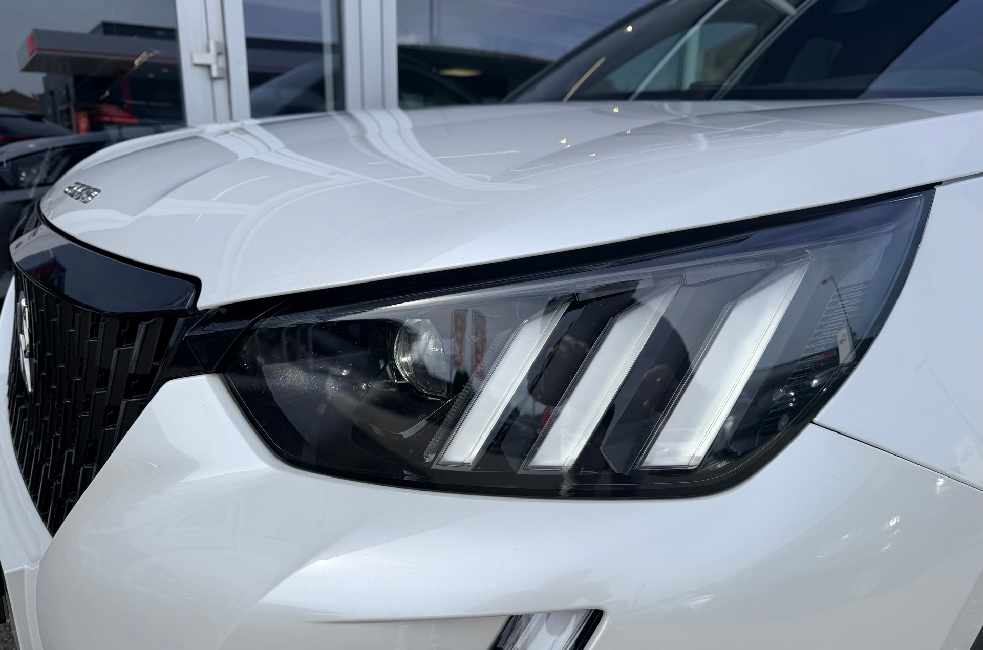 PEUGEOT 2008 1.2 PureTech GT Pack EAT8-image-7