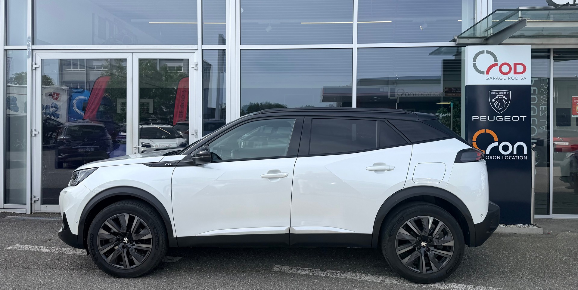 PEUGEOT 2008 1.2 PureTech GT Pack EAT8-image-3