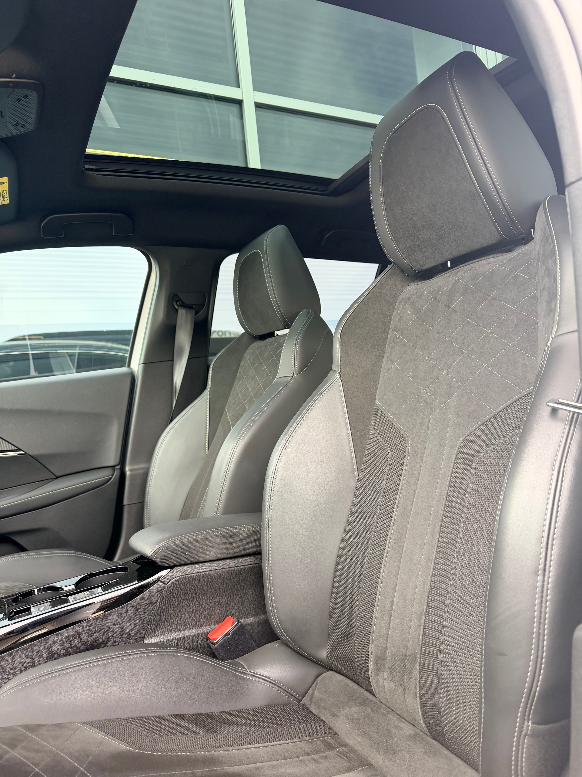 PEUGEOT 2008 1.2 PureTech GT Pack EAT8-image-12