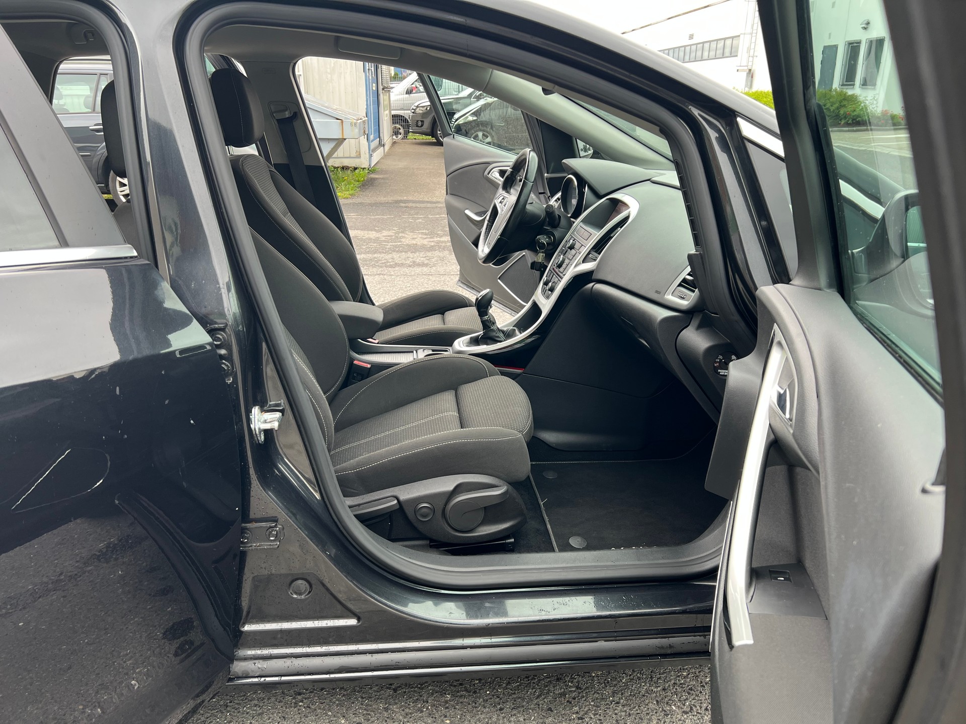 OPEL Astra ST 1.6i 16V Turbo Anniversary Ed.-image-8