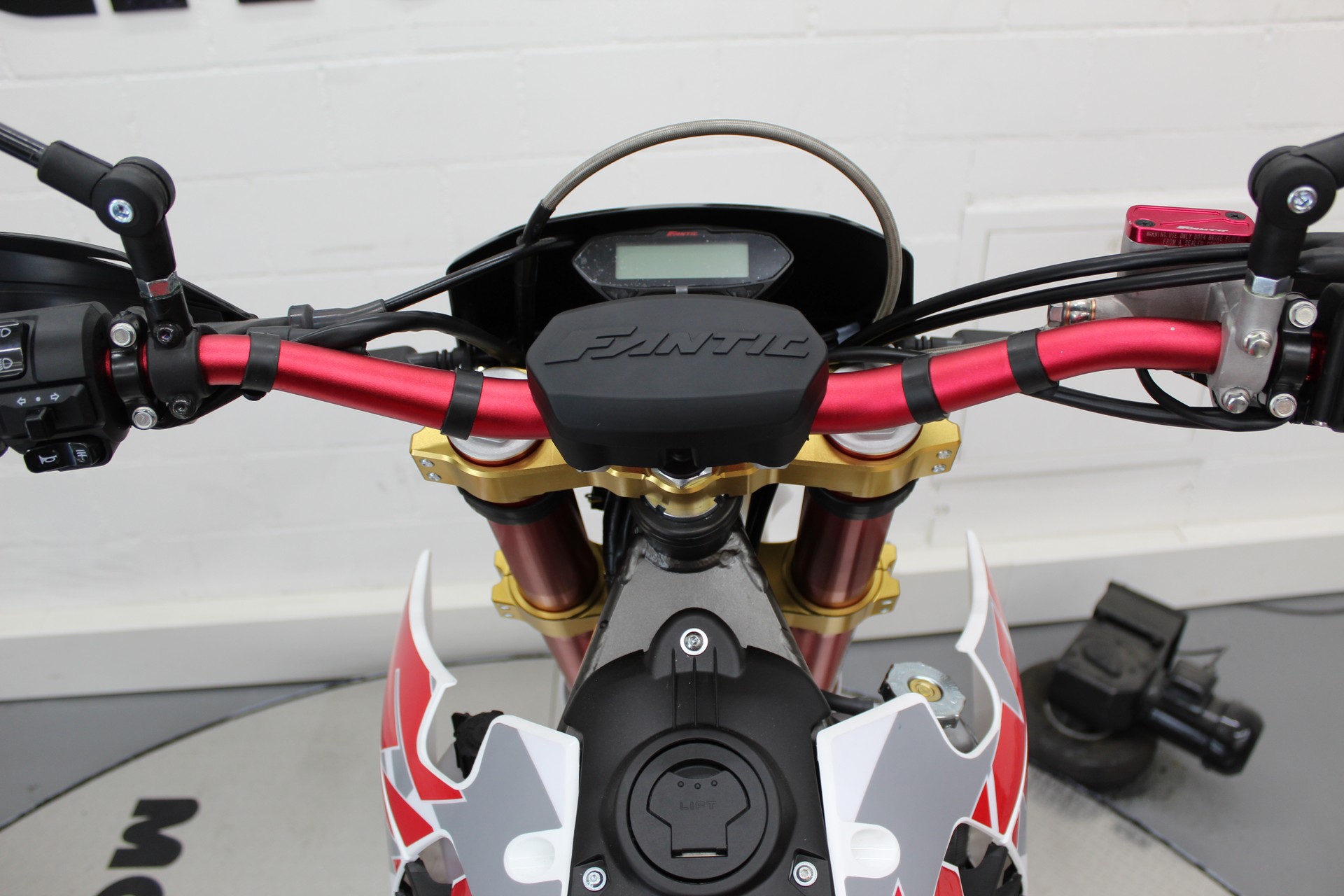 FANTIC XMF 125 COMPETITION-image-7