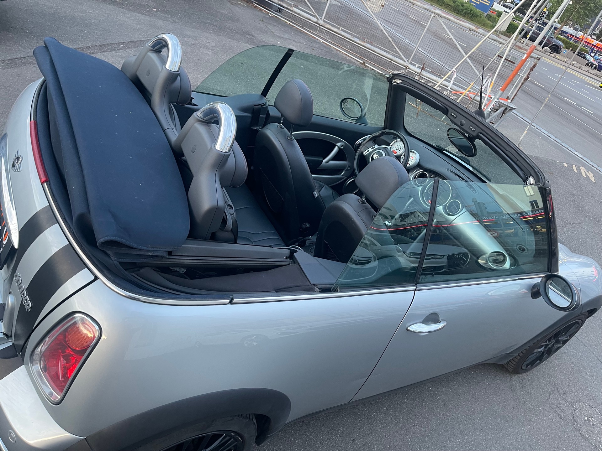 MINI Cooper Cabriolet-image-7