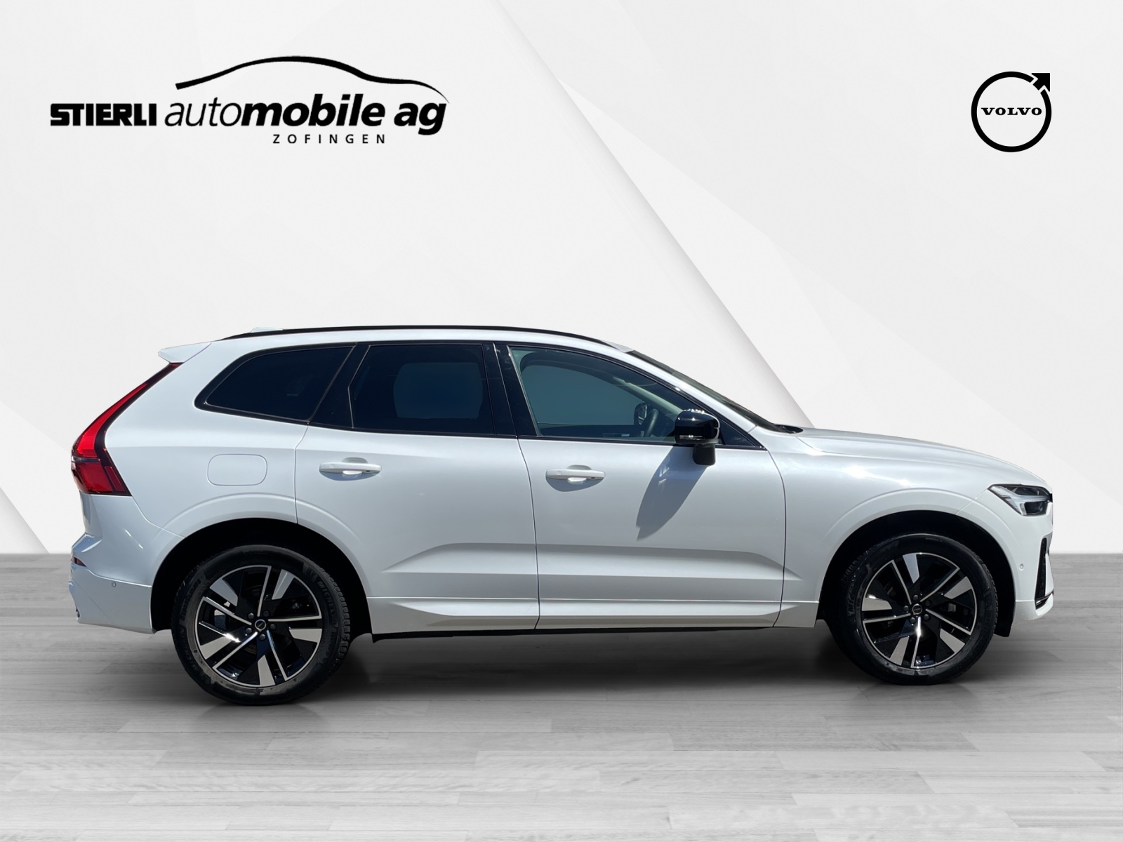 VOLVO XC60 2.0 B5 MH Plus Dark AWD-showroom-element-3