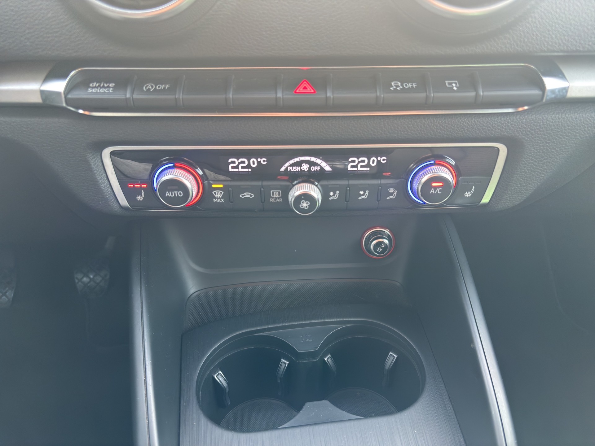 AUDI A3 Sportback 1.4 TFSI Ambition-image-7