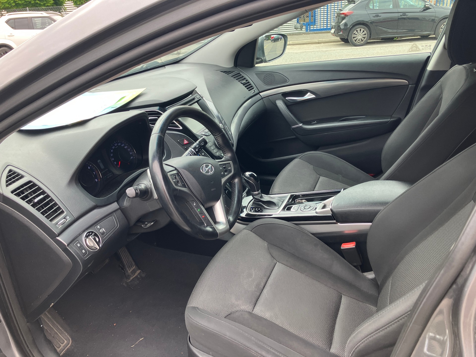 HYUNDAI i40 Wagon 2.0 GDi Premium Automatic-image-6