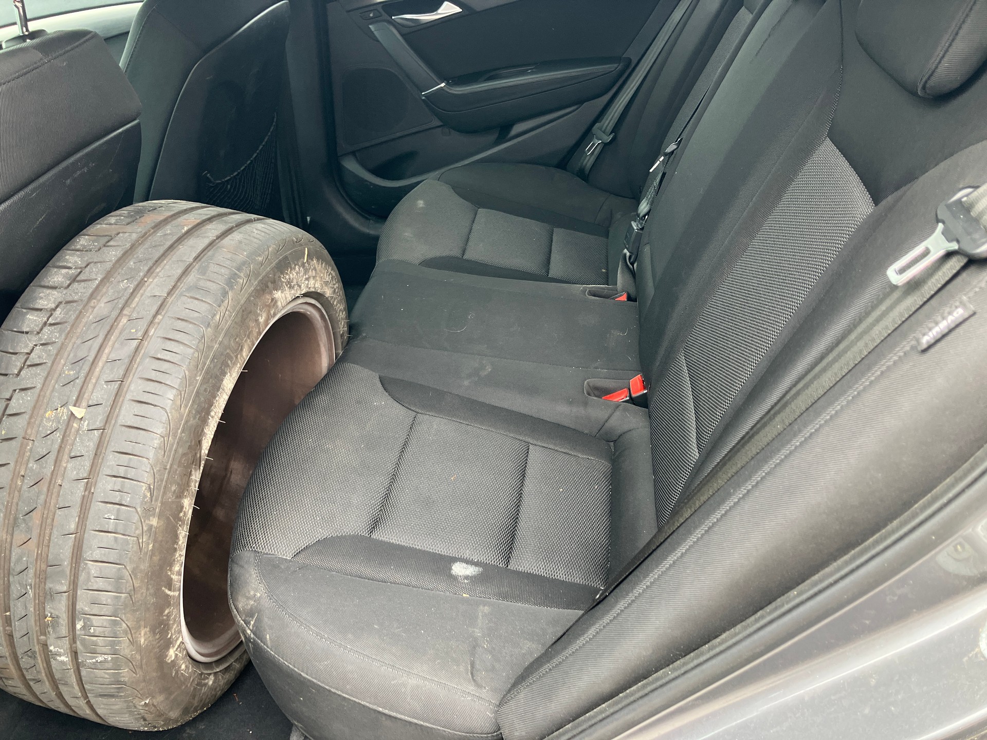 HYUNDAI i40 Wagon 2.0 GDi Premium Automatic-image-7