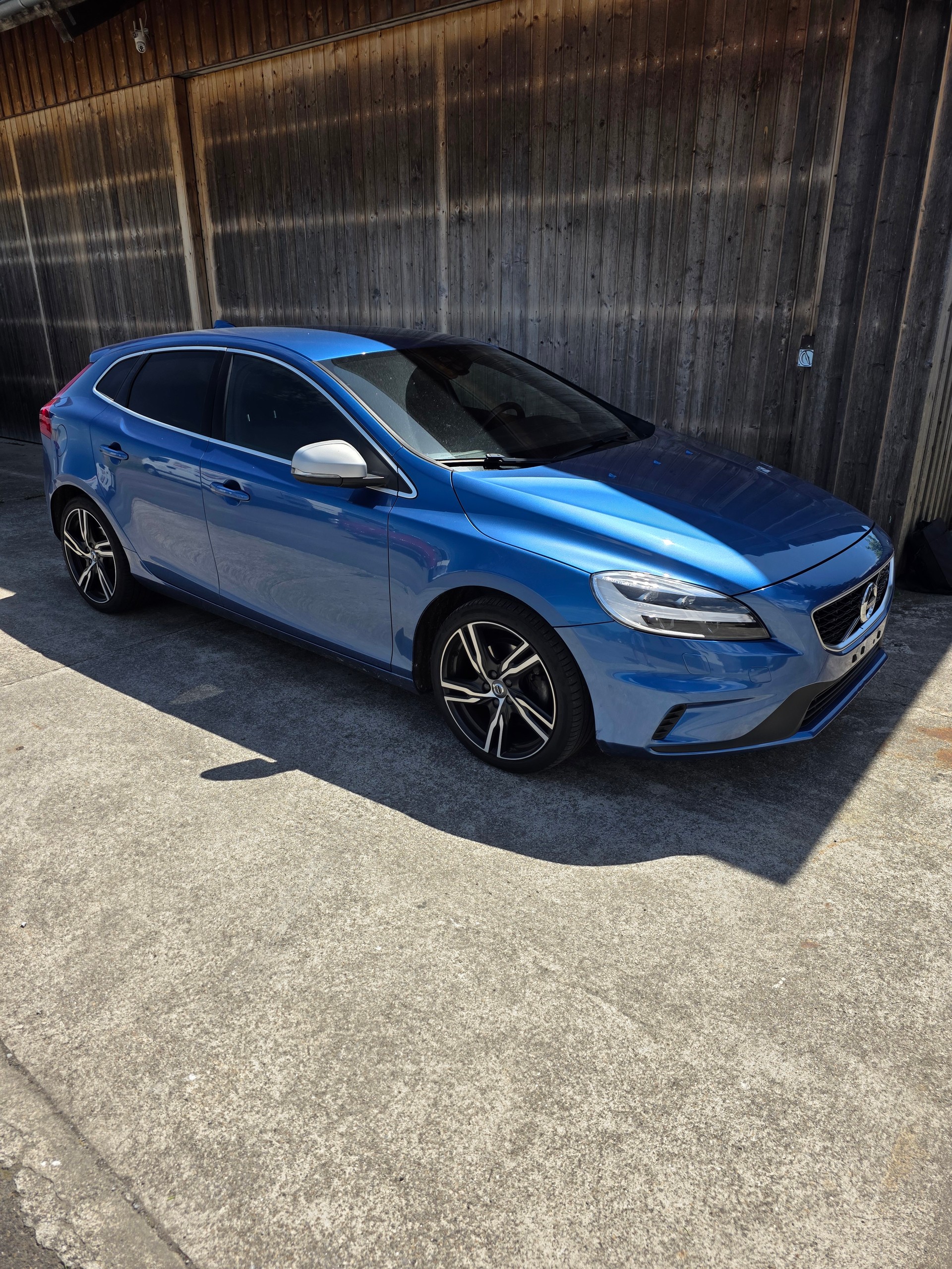 VOLVO 2.0 T2 Dynamic S/S-image-0