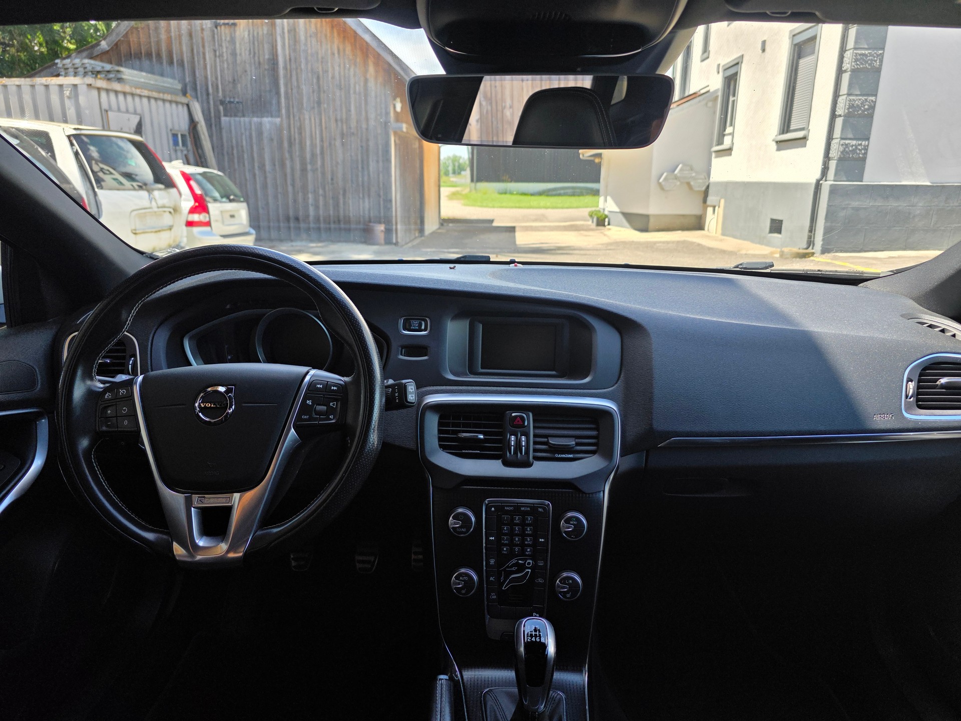 VOLVO 2.0 T2 Dynamic S/S-image-1