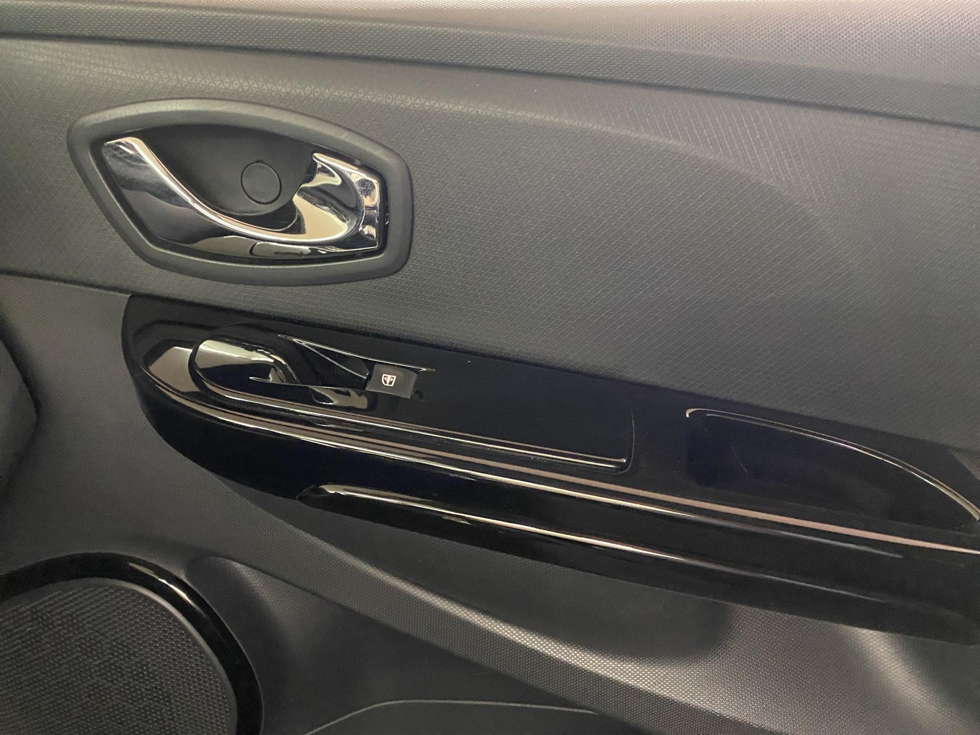RENAULT Clio 1.2 16V T Intens EDC-image-21