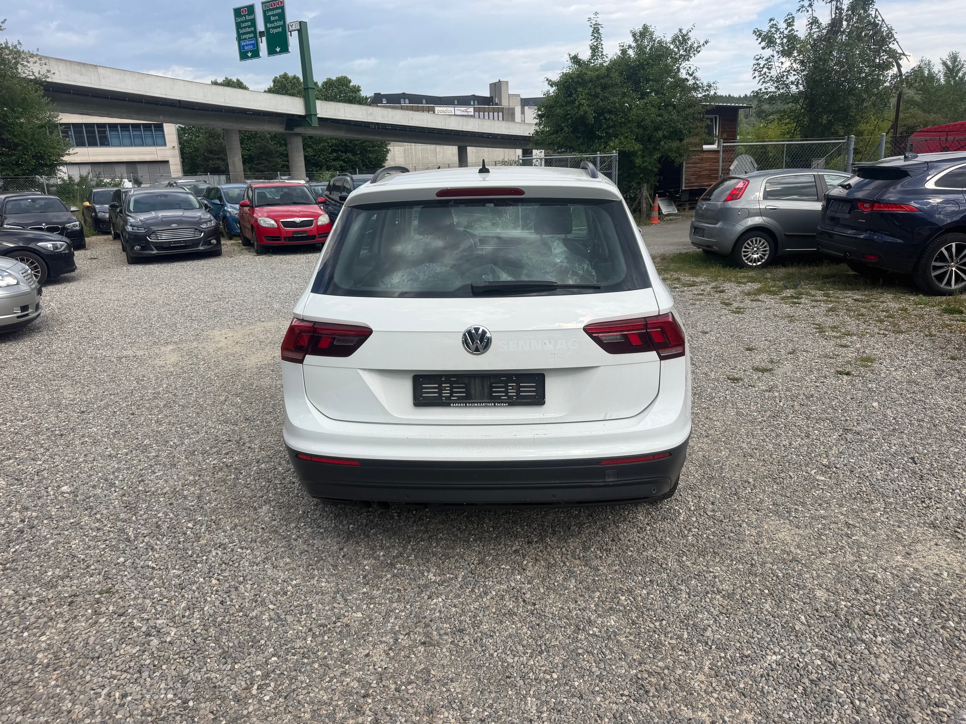 VW Tiguan 2.0 TDI SCR Trendline 4Motion DSG-image-3