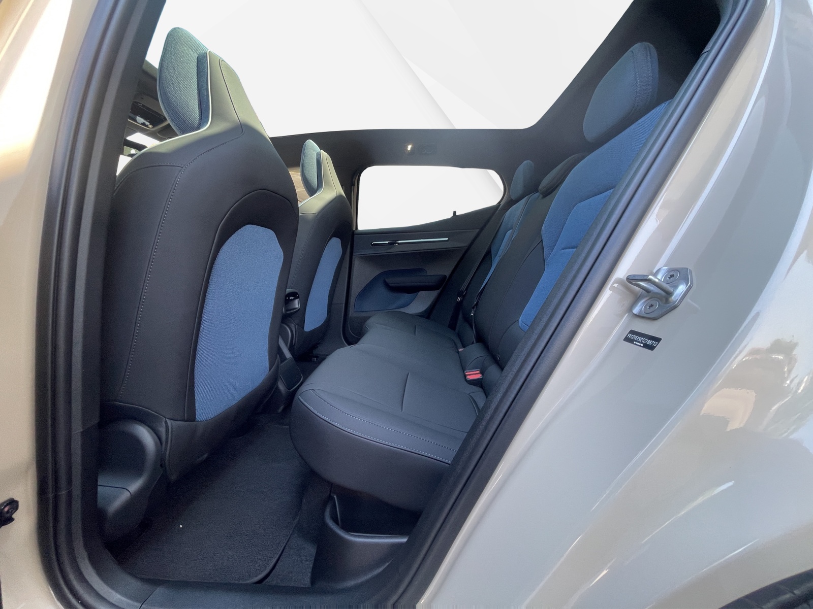 VOLVO EX 30 CC E60 Twin Performance AWD-image-13