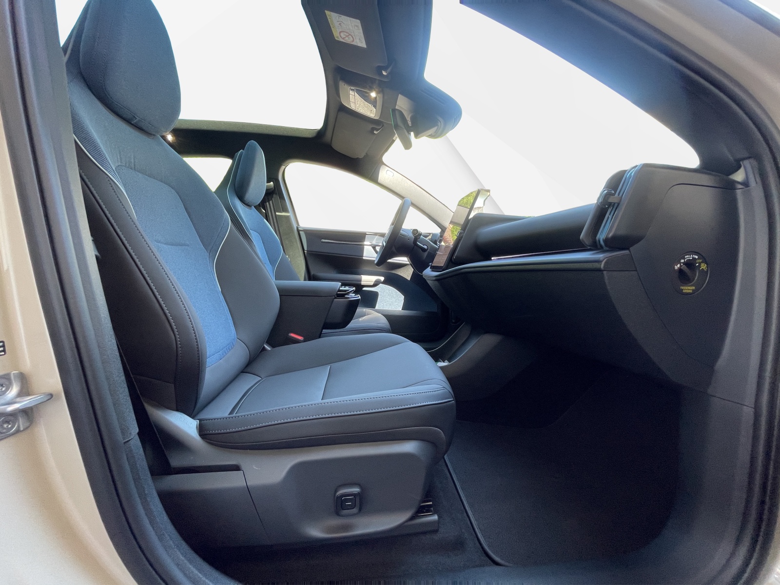 VOLVO EX 30 CC E60 Twin Performance AWD-image-15