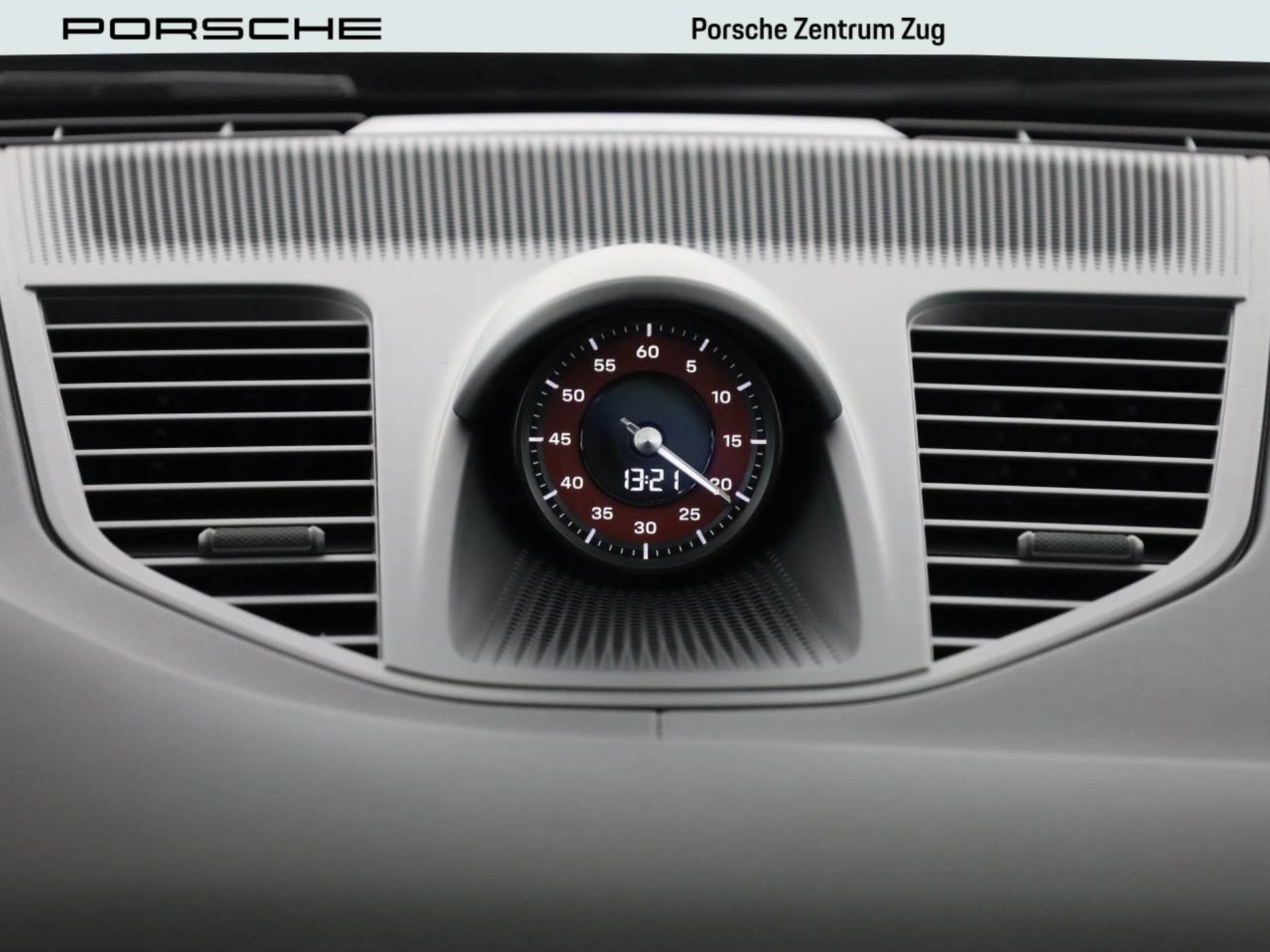 PORSCHE Panamera GTS-image-16