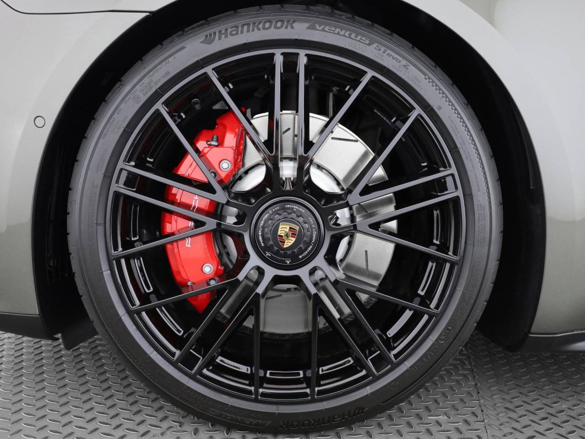 PORSCHE Panamera GTS-image-7