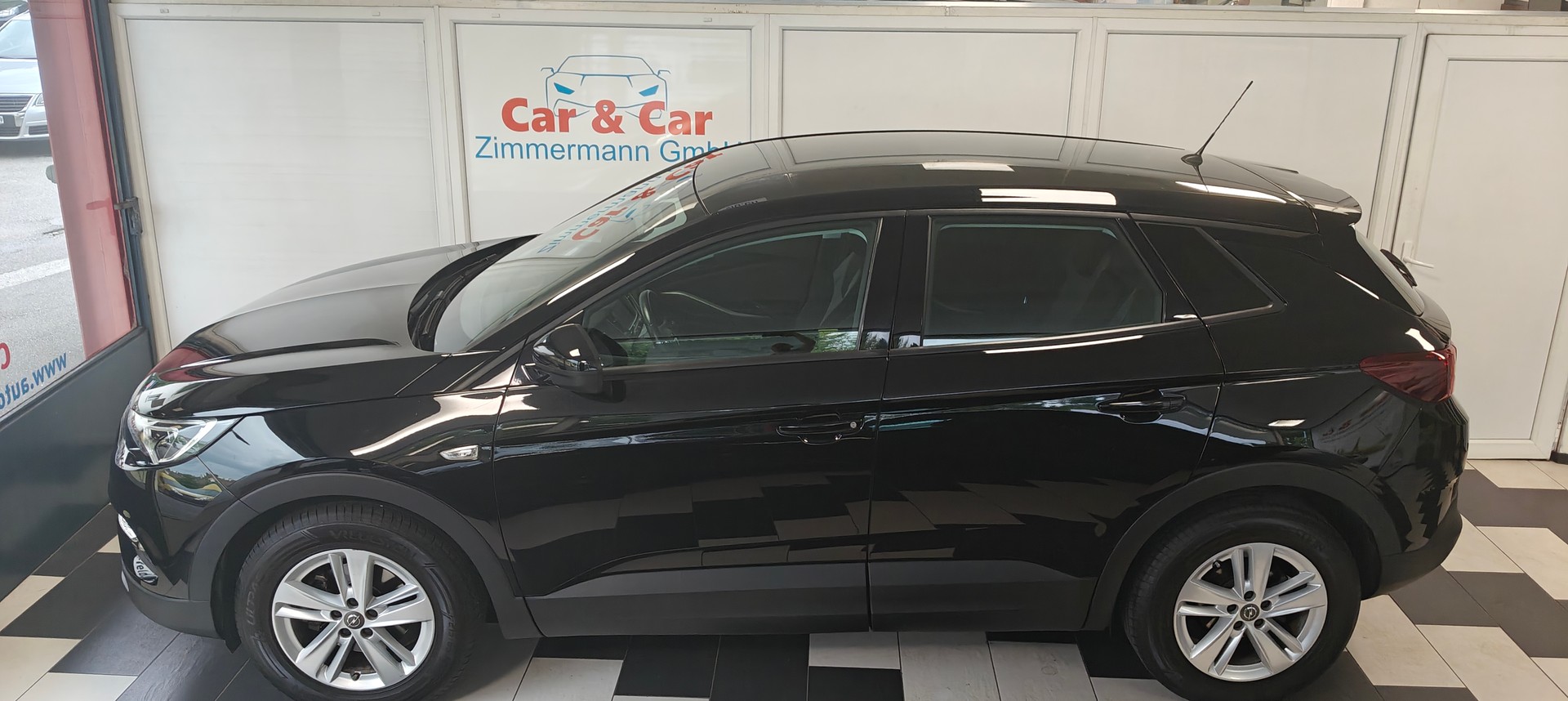 OPEL Grandland X 1.2i TP Ultimate-image-1