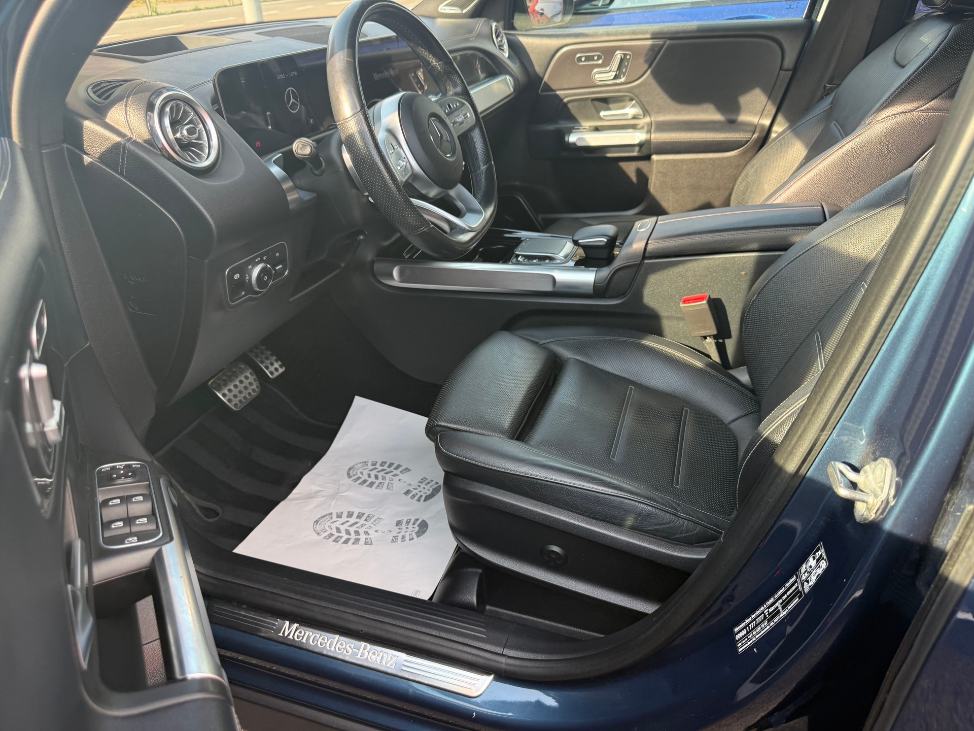 MERCEDES-BENZ GLB 250 AMG Line 4 MATIC 8G-Tronic-image-12
