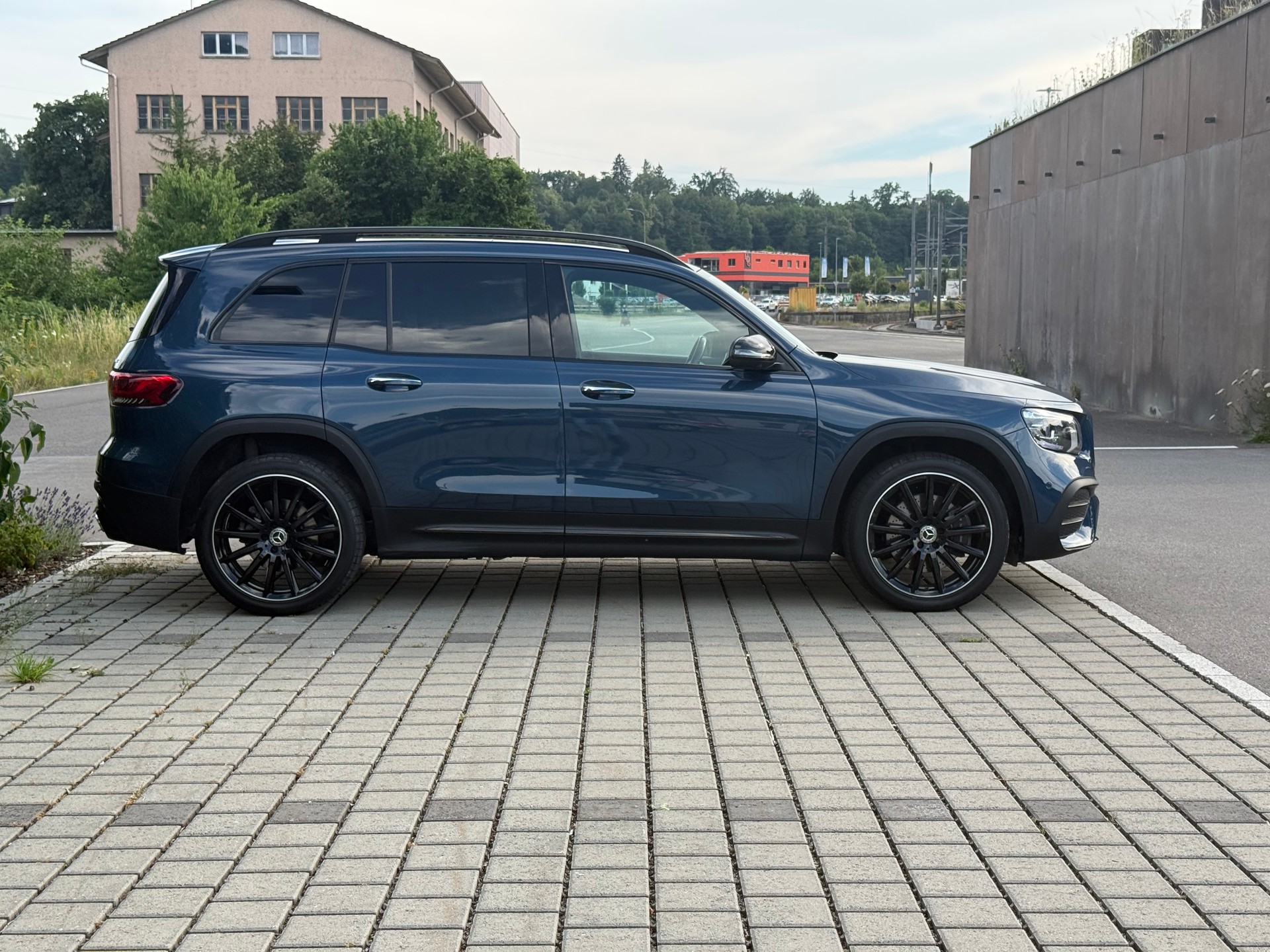 MERCEDES-BENZ GLB 250 AMG Line 4 MATIC 8G-Tronic-image-4