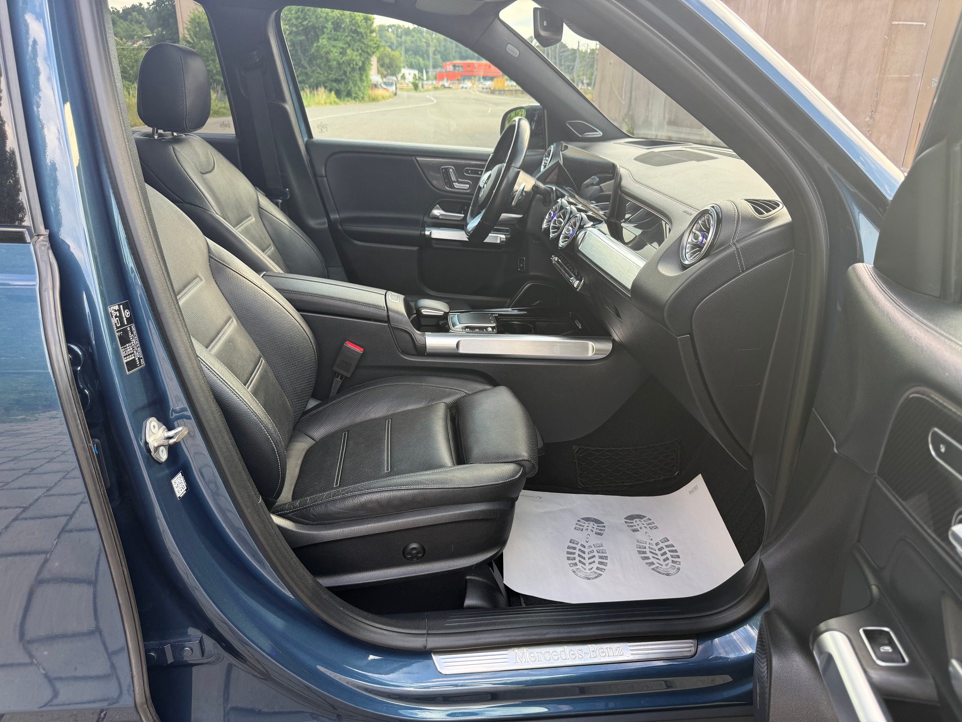 MERCEDES-BENZ GLB 250 AMG Line 4 MATIC 8G-Tronic-image-13