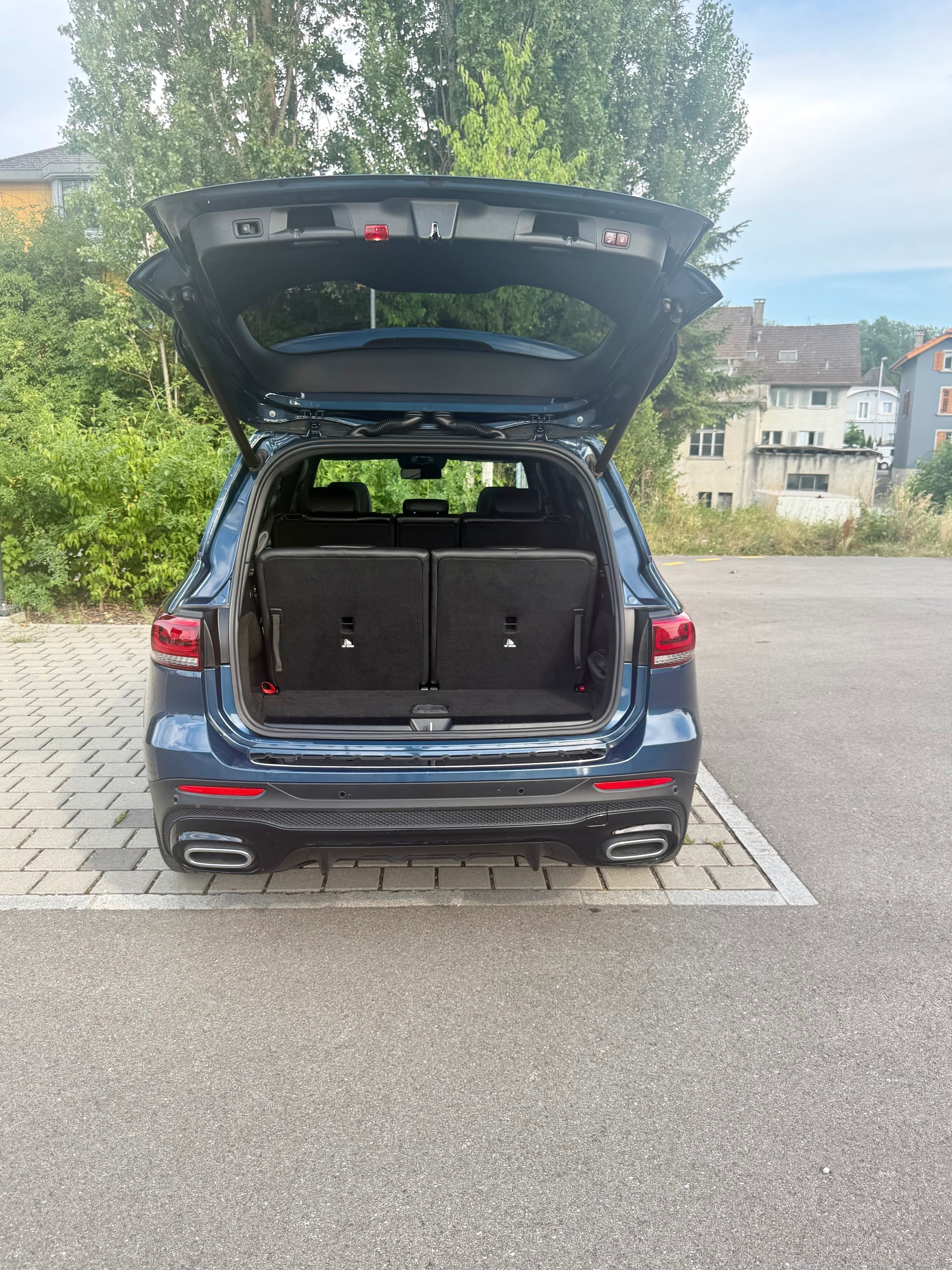 MERCEDES-BENZ GLB 250 AMG Line 4 MATIC 8G-Tronic-image-3