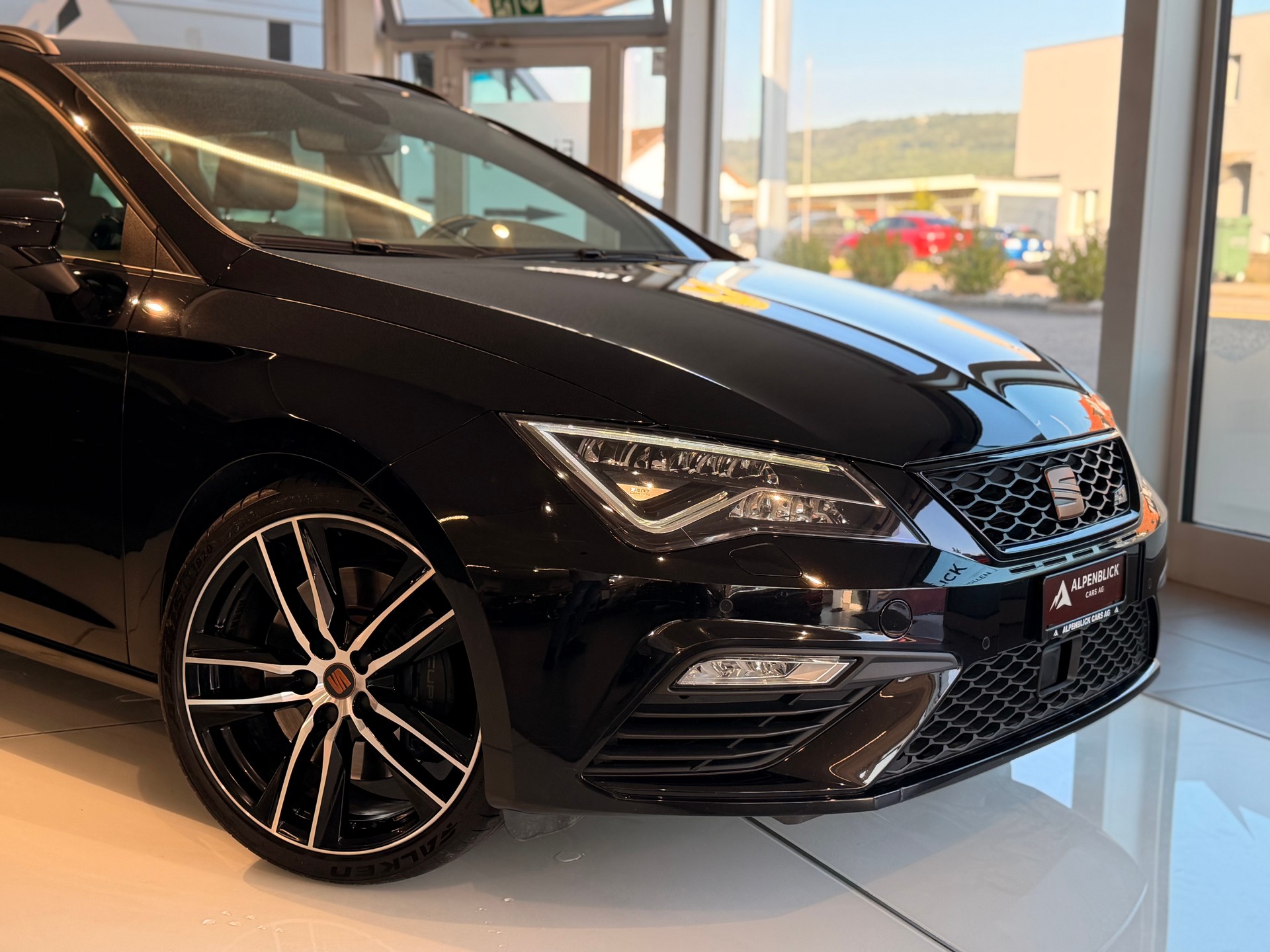 SEAT Leon ST 2.0 TSI Cupra 300 4 Drive DSG-image-2