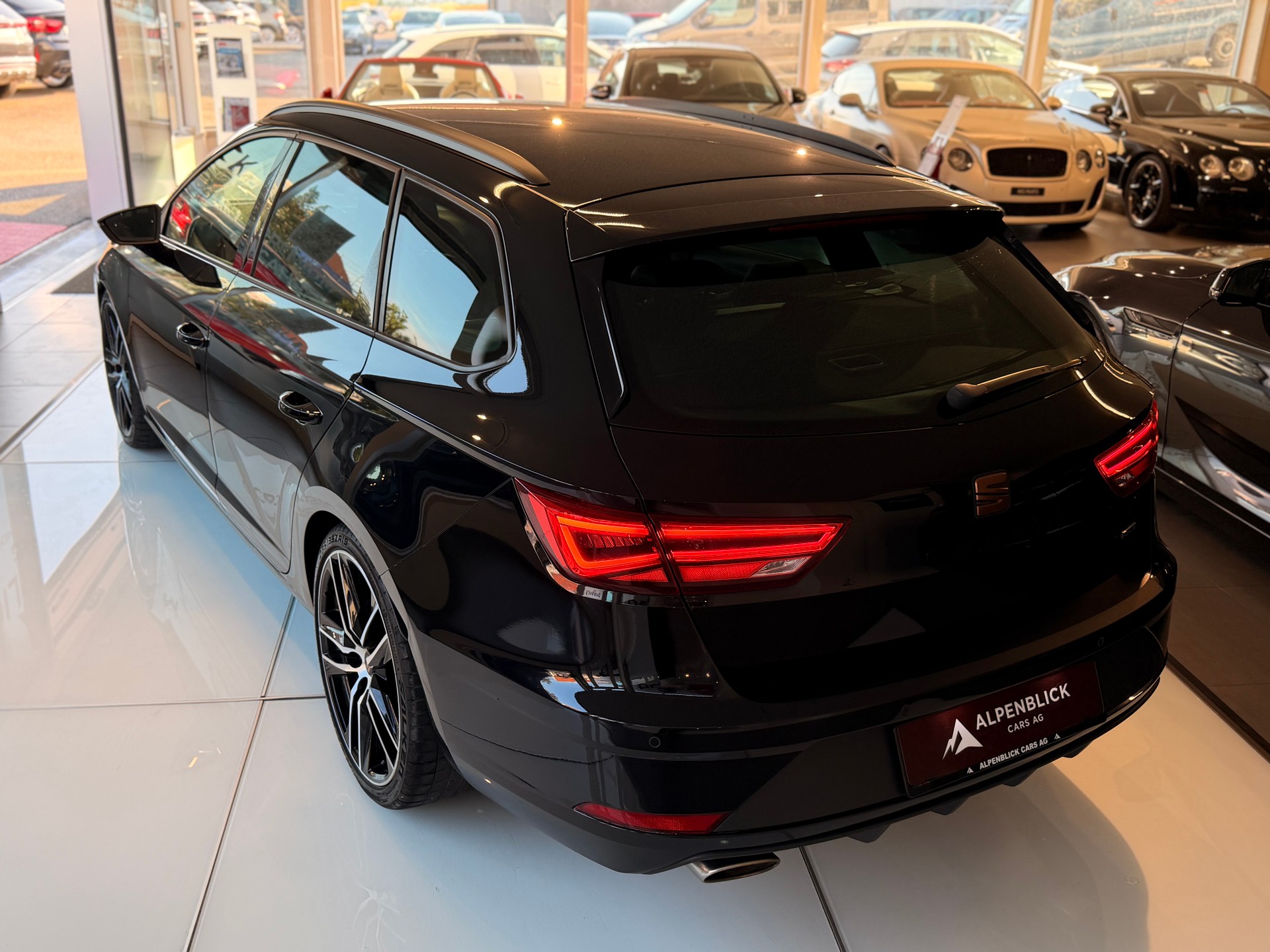 SEAT Leon ST 2.0 TSI Cupra 300 4 Drive DSG-image-6