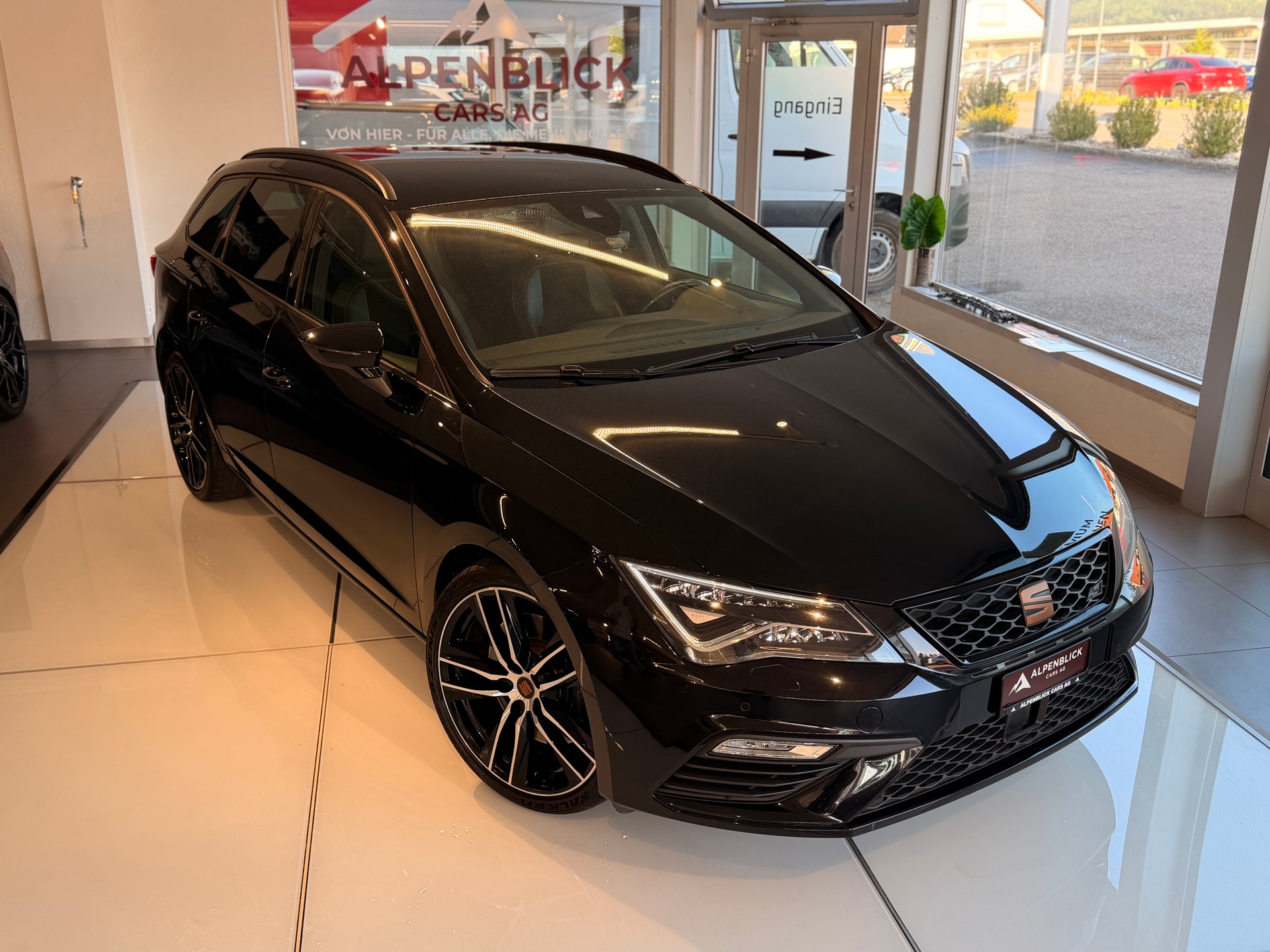 SEAT Leon ST 2.0 TSI Cupra 300 4 Drive DSG-image-1