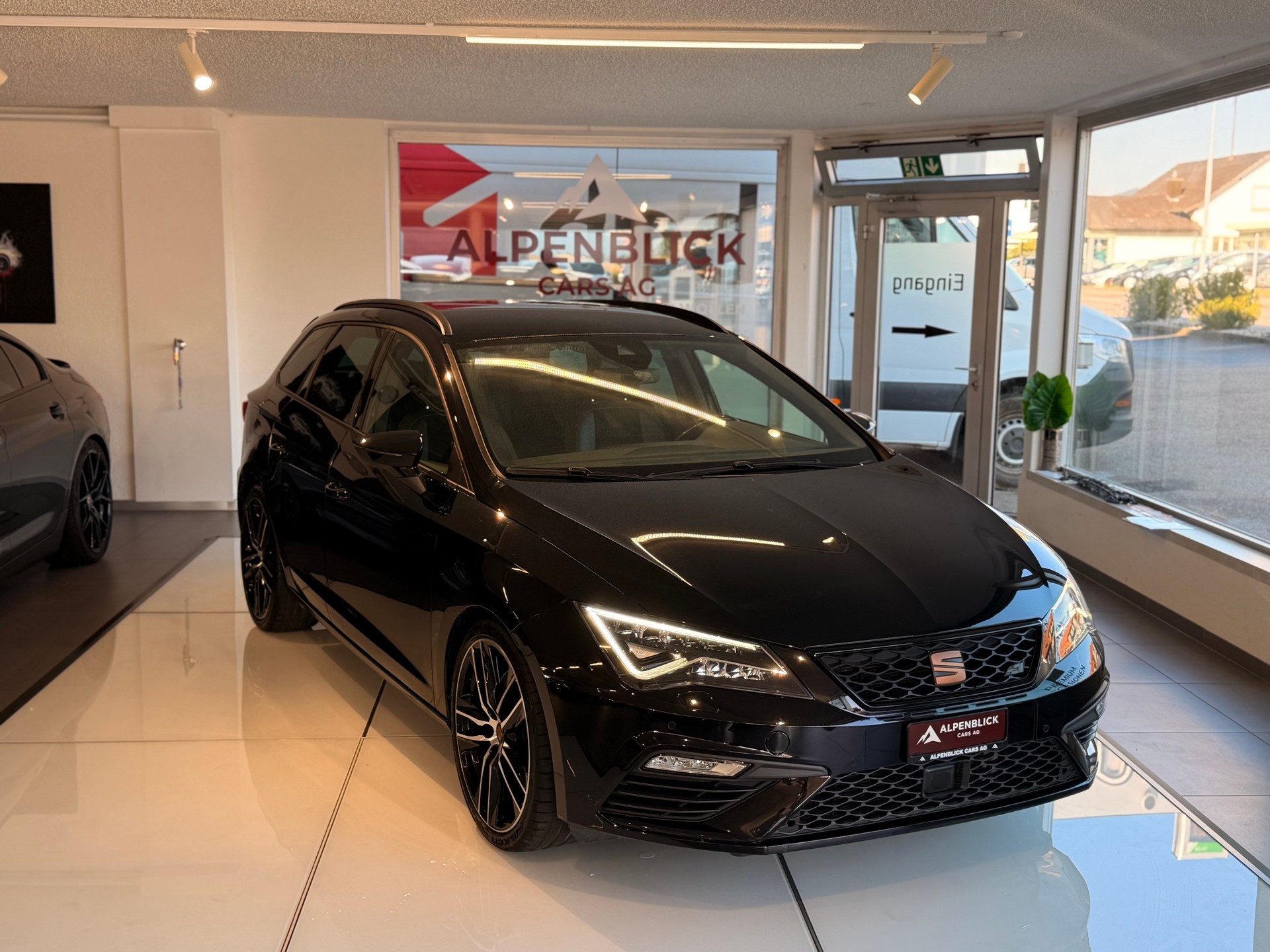 SEAT Leon ST 2.0 TSI Cupra 300 4 Drive DSG-image-3