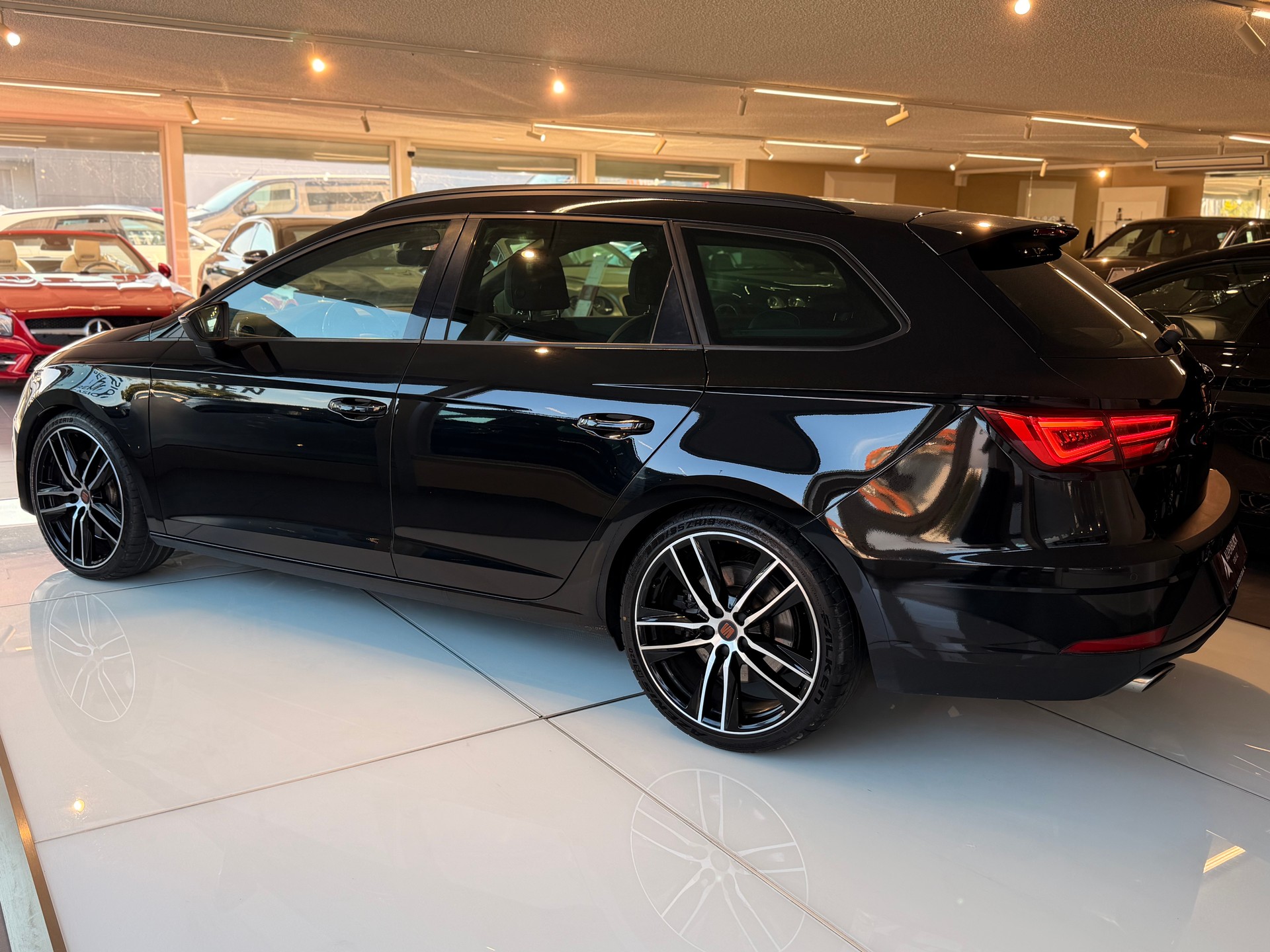 SEAT Leon ST 2.0 TSI Cupra 300 4 Drive DSG-image-8
