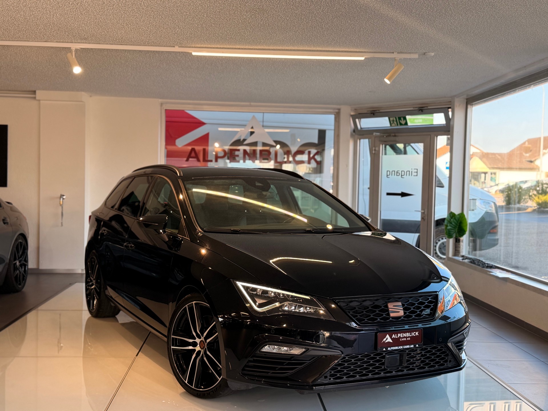 SEAT Leon ST 2.0 TSI Cupra 300 4 Drive DSG-image-0