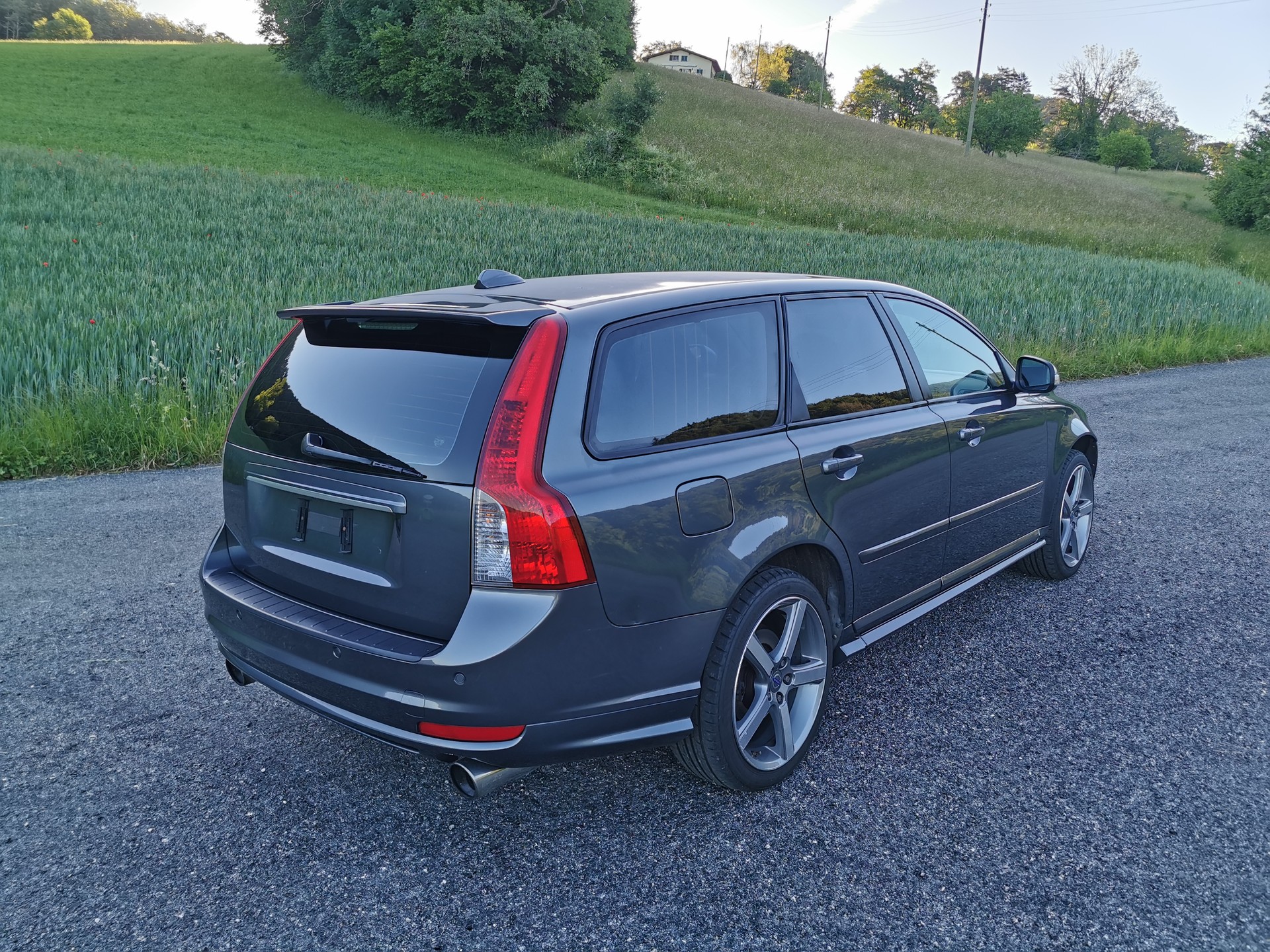 VOLVO V50 T5 Summum R-Design AWD-image-4