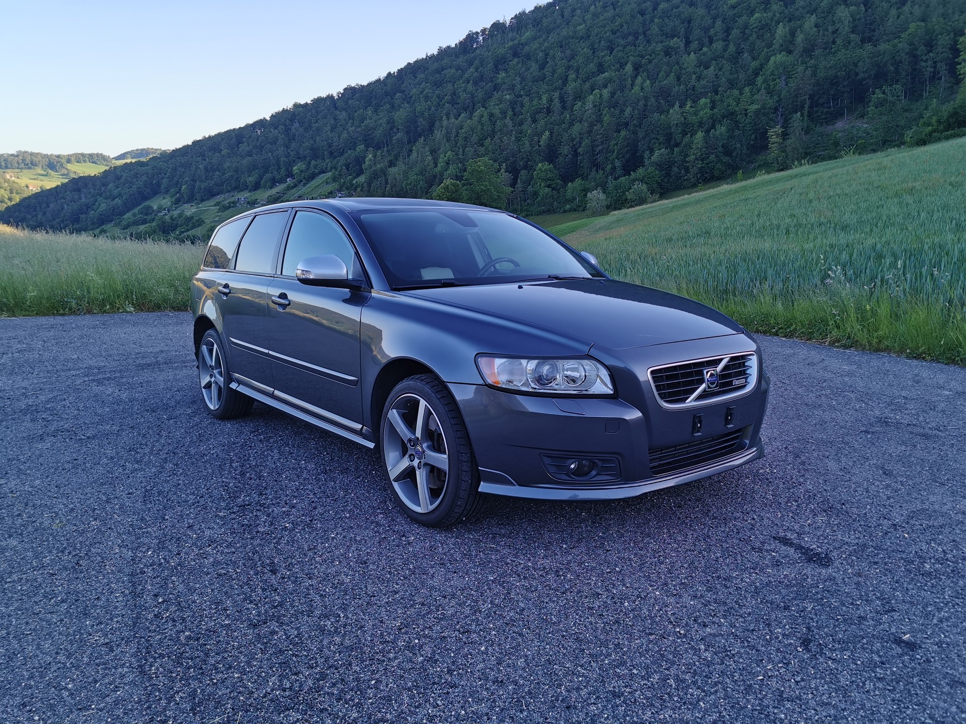 VOLVO V50 T5 Summum R-Design AWD-image-2