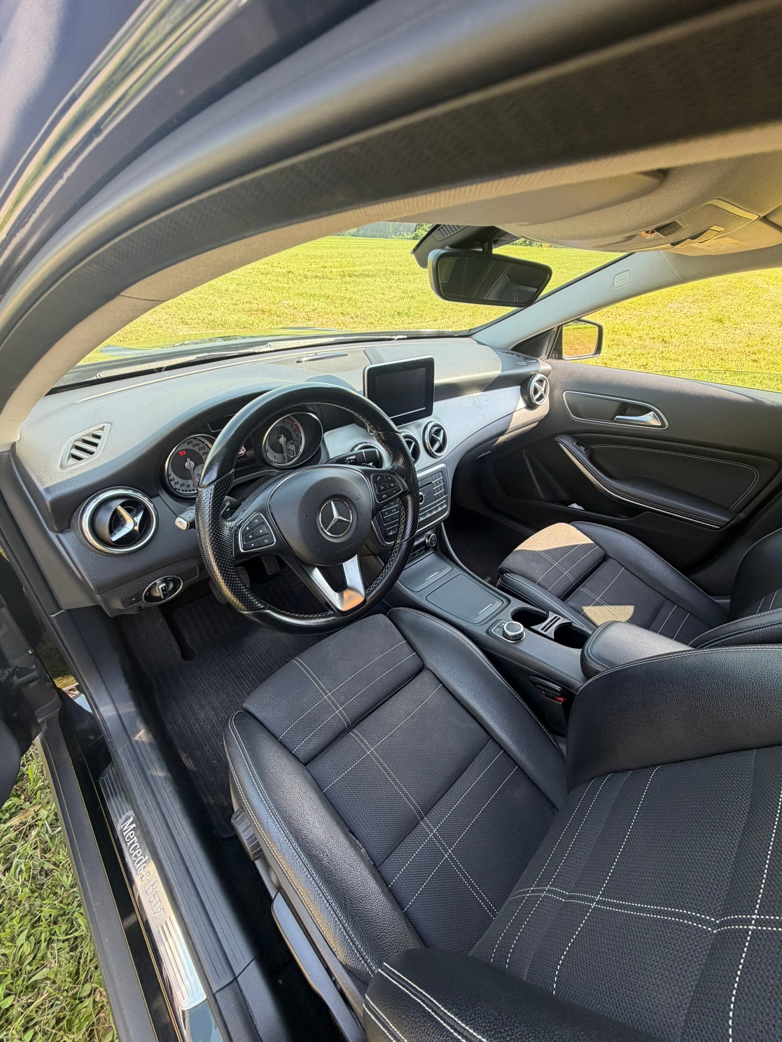 MERCEDES-BENZ GLA 250 4m-image-2