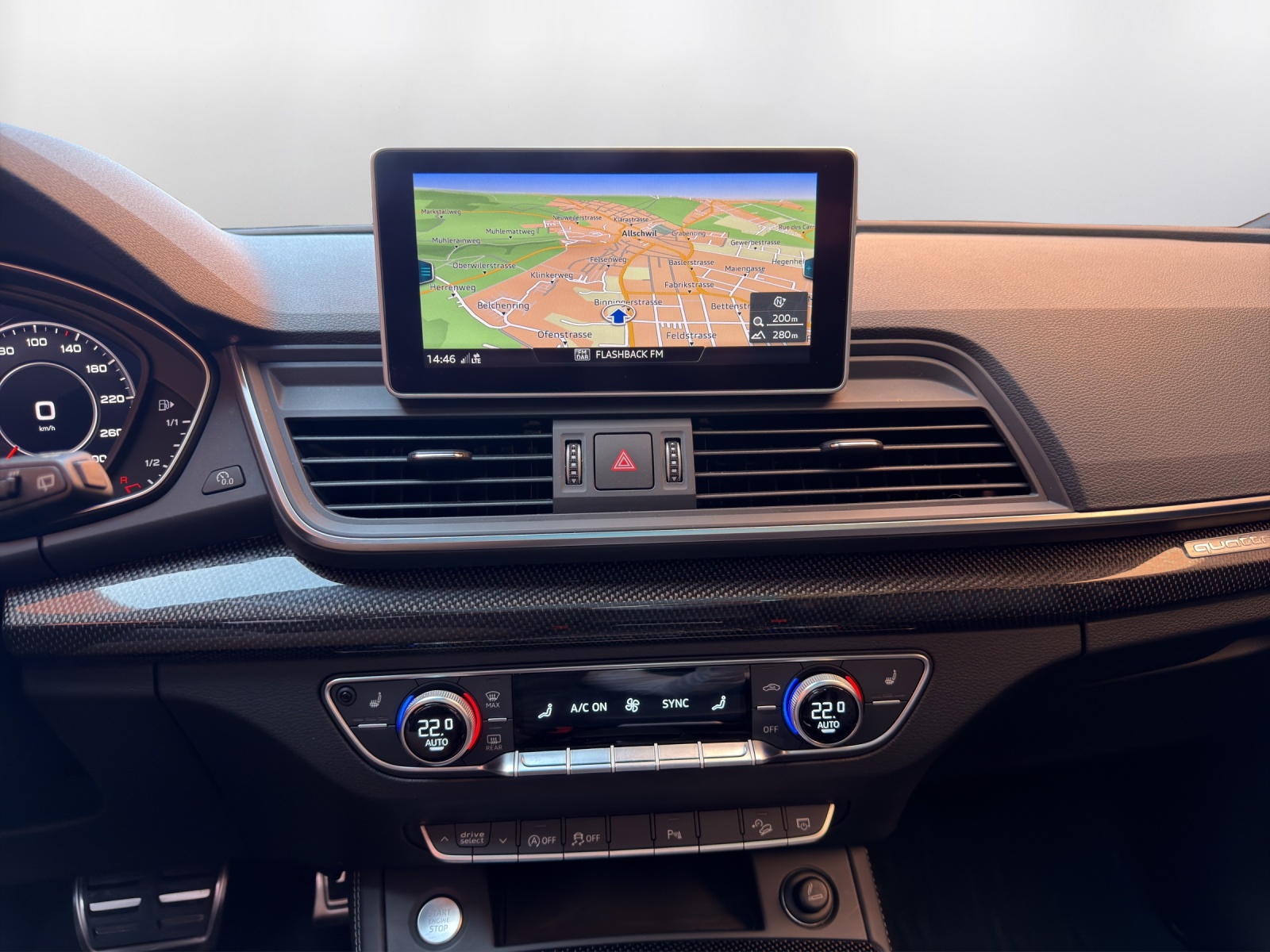 AUDI Q5 2.0 TFSI sport quattro S-tronic-image-8