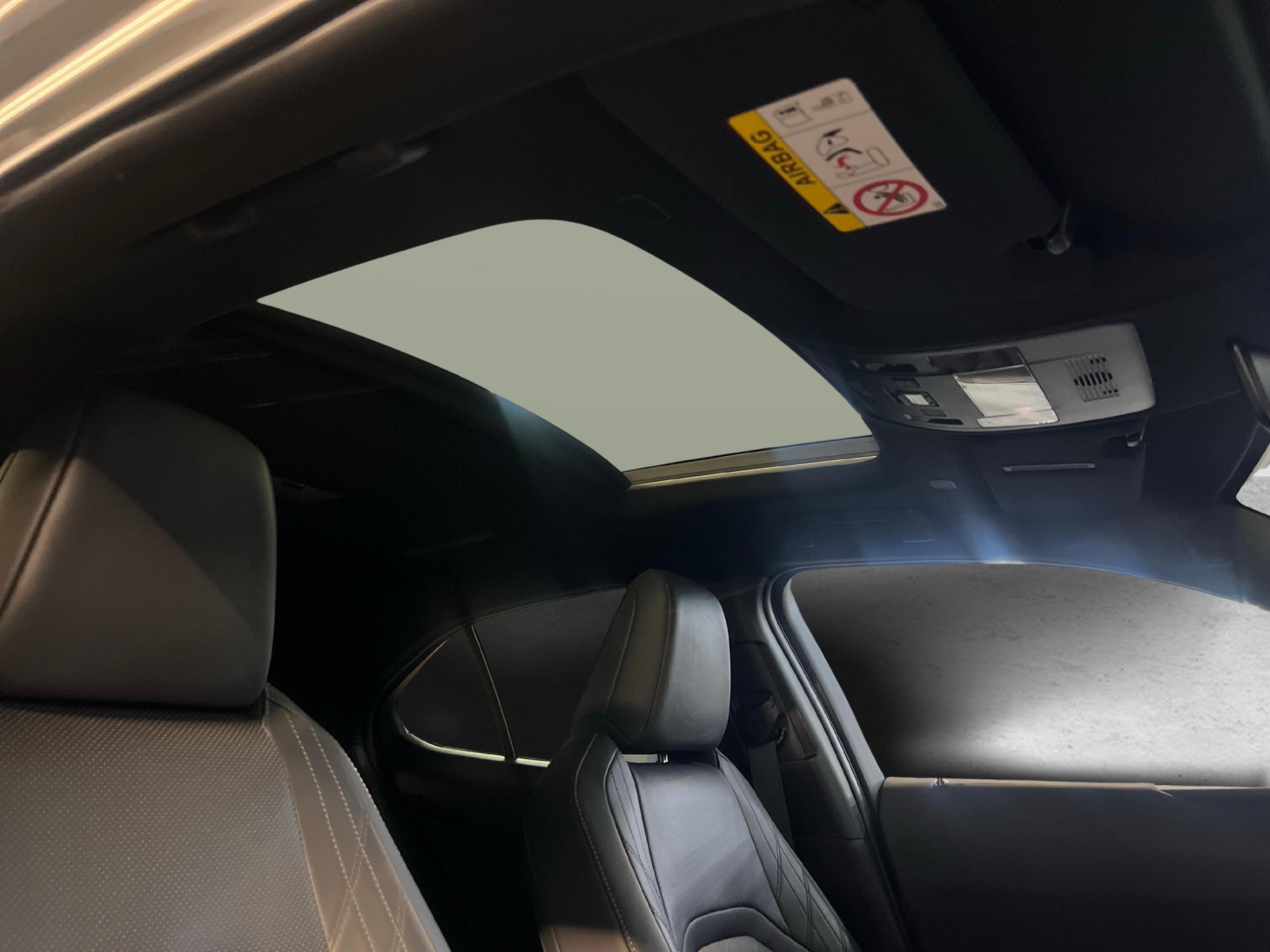 LEXUS UX 300h Excellence-image-12
