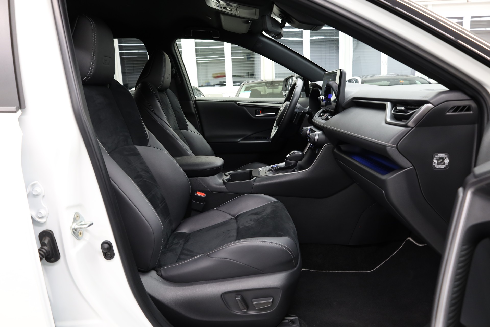 TOYOTA RAV-4 2.5 HEV GR Sport e-CVT 4WD-image-16