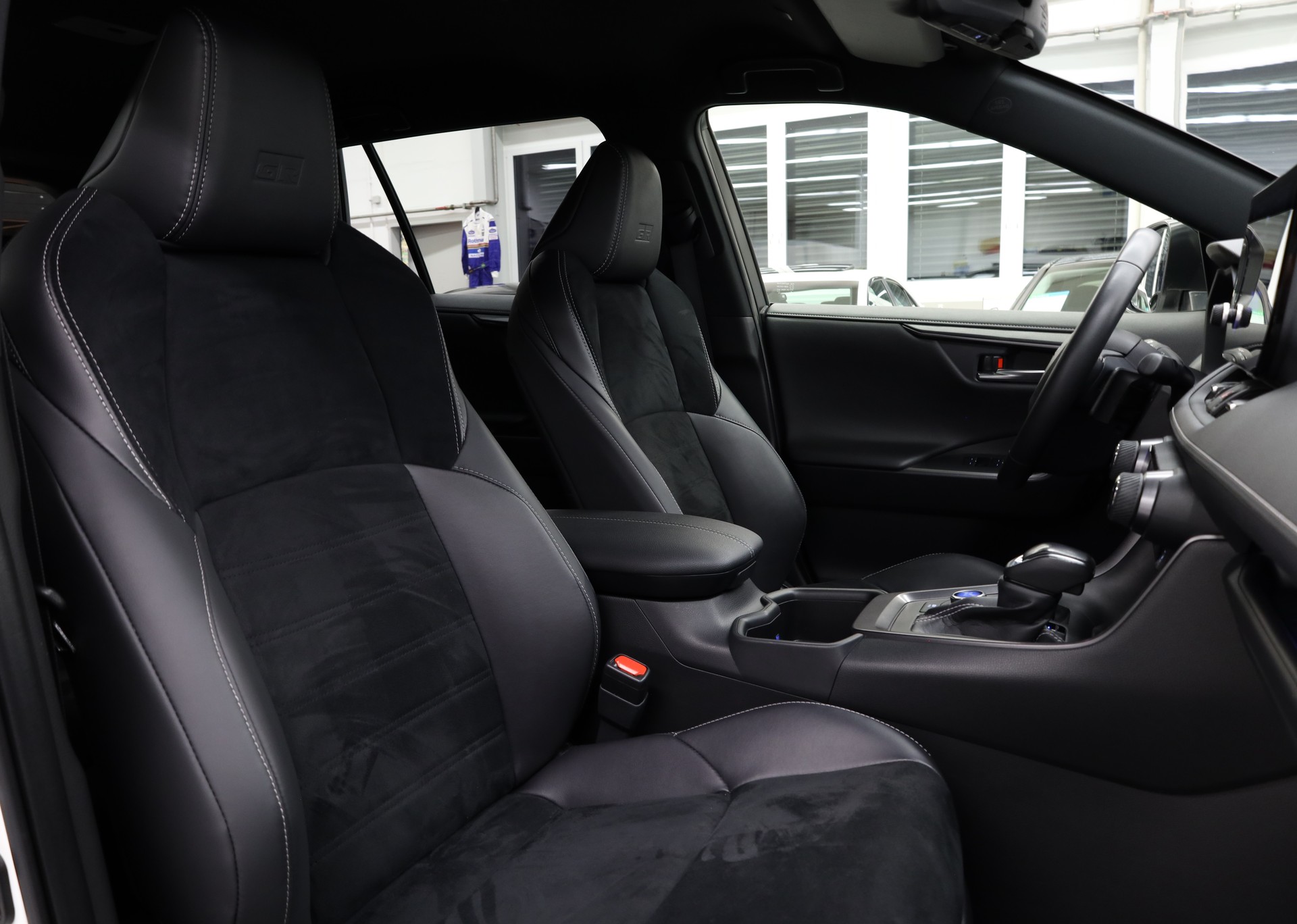TOYOTA RAV-4 2.5 HEV GR Sport e-CVT 4WD-image-17