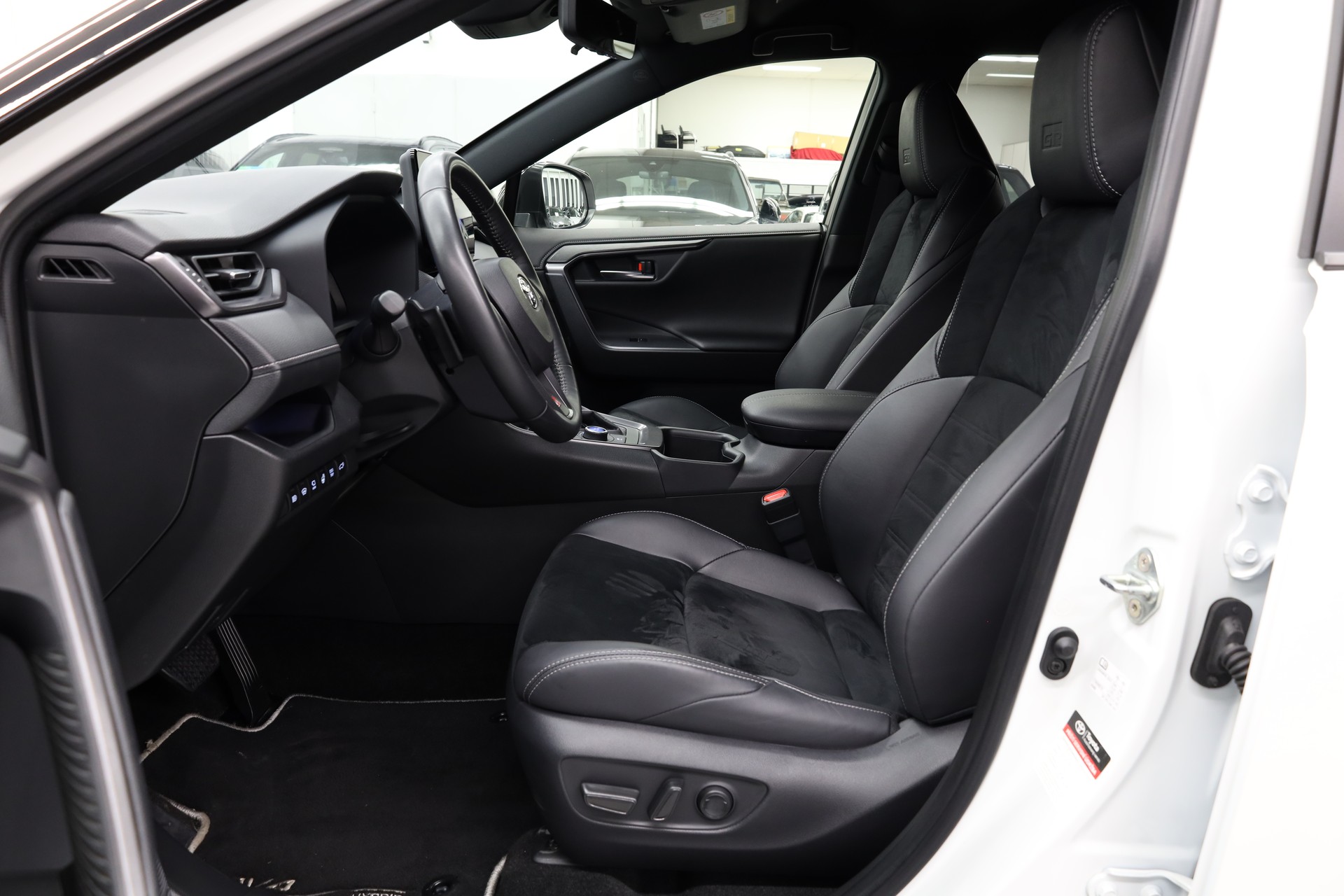 TOYOTA RAV-4 2.5 HEV GR Sport e-CVT 4WD-image-15