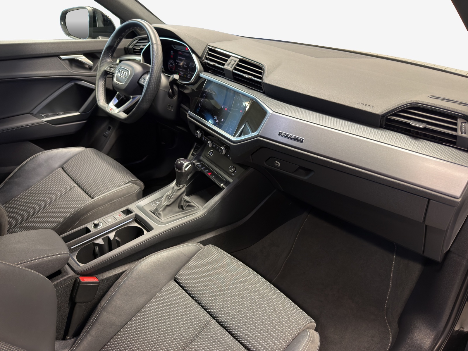 AUDI Q3 Sportback 45 TFSI S line quattro S-tronic-image-13