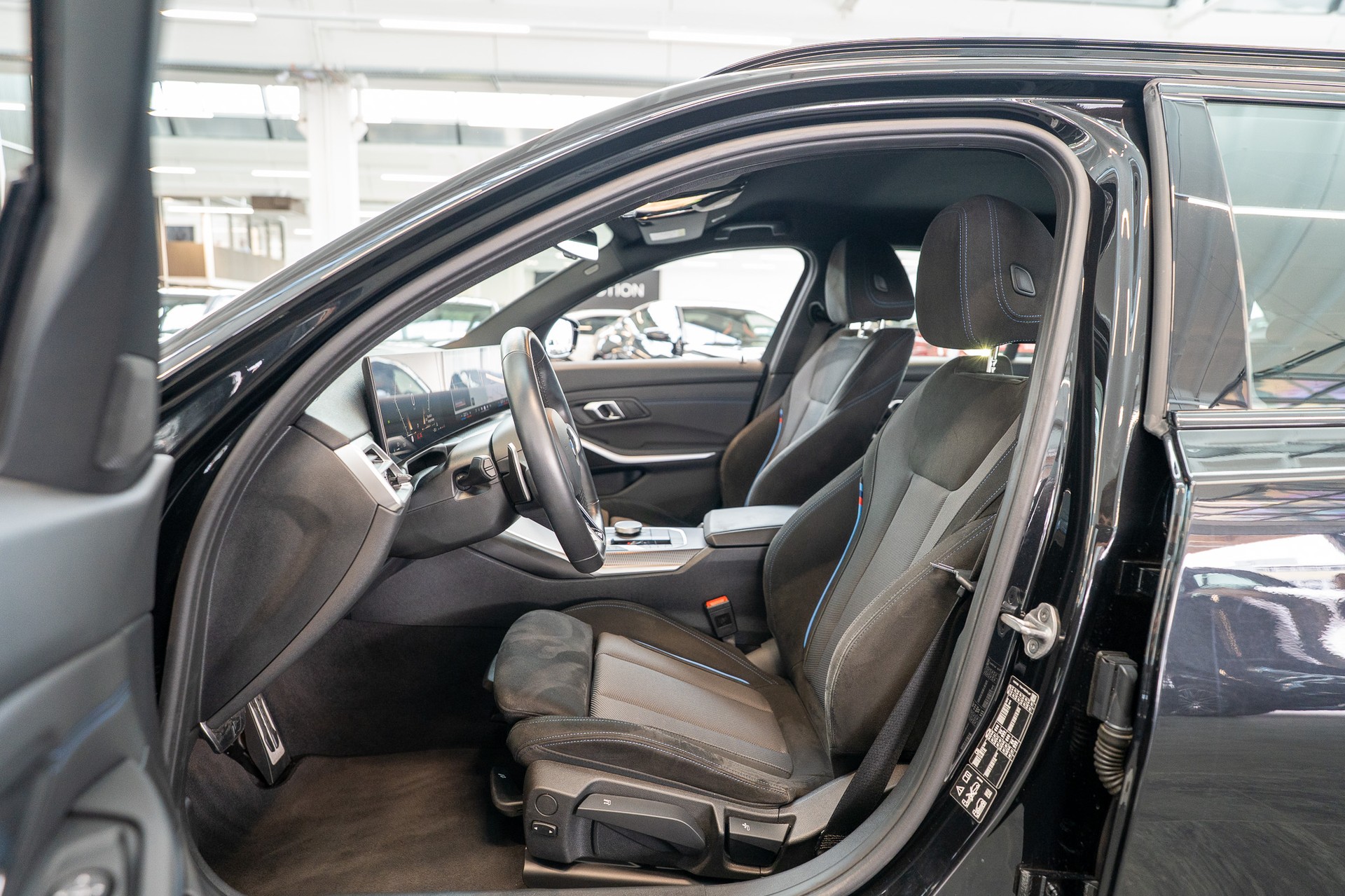 BMW 330i xDrive M Sport Touring / LCI / Rückfahrkamera / el.Heckklappe-image-9