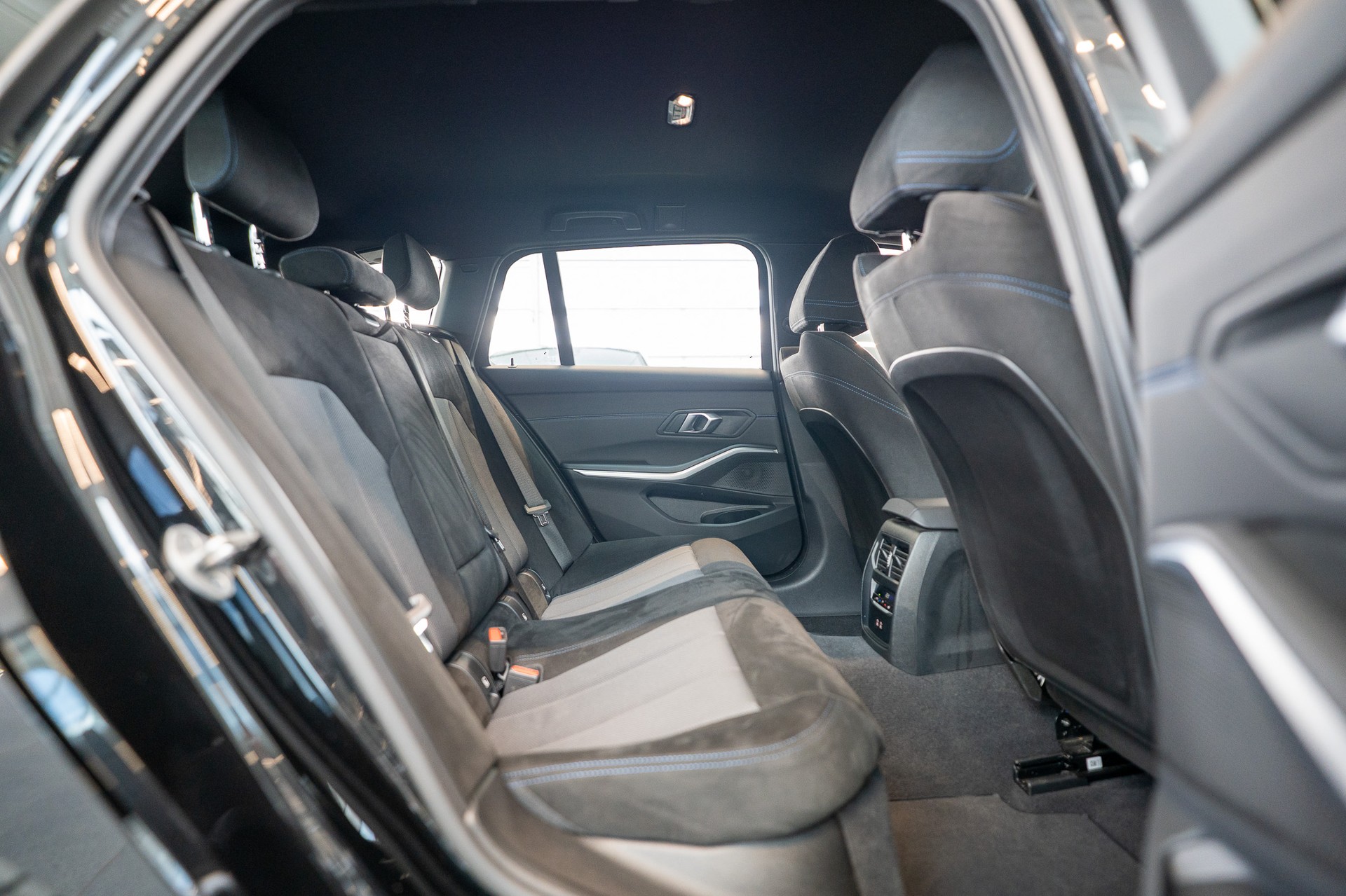 BMW 330i xDrive M Sport Touring / LCI / Rückfahrkamera / el.Heckklappe-image-13